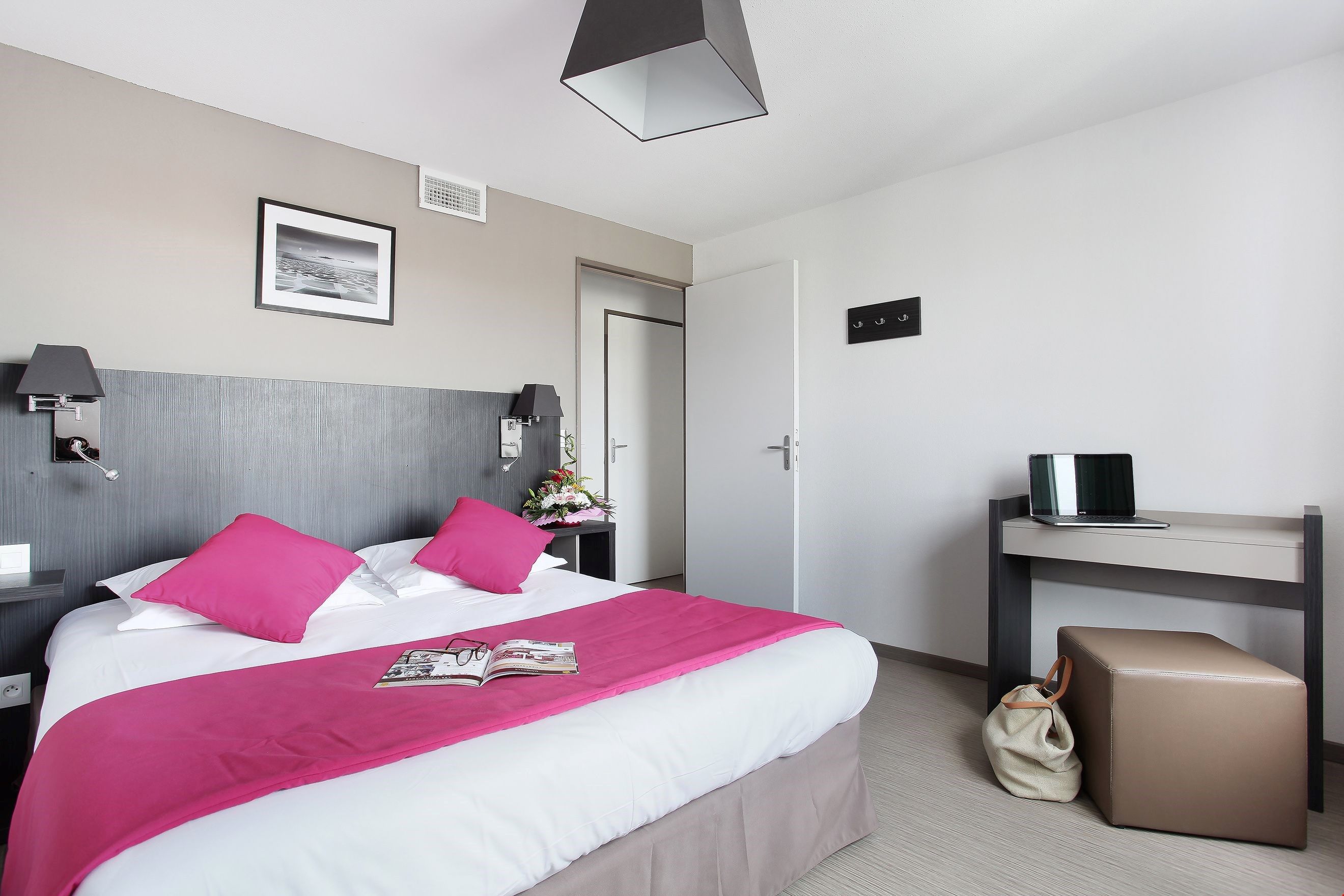 image Drift to sleep in the bedroom with a Double bed.