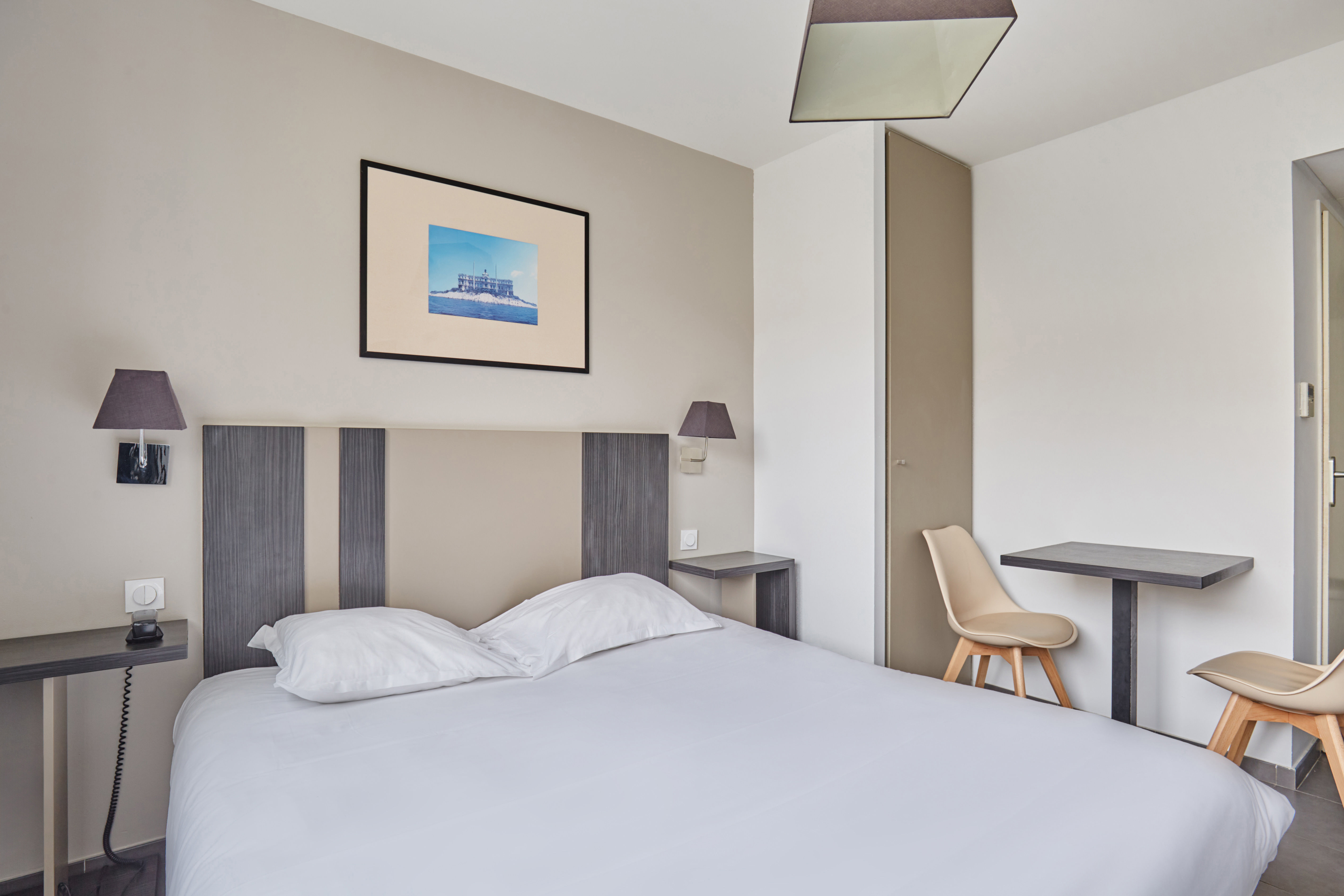 image Experience contemporary elegance with a welcoming double bed and quaint dining space, making this studio ideal for unwinding after a day of exploring.