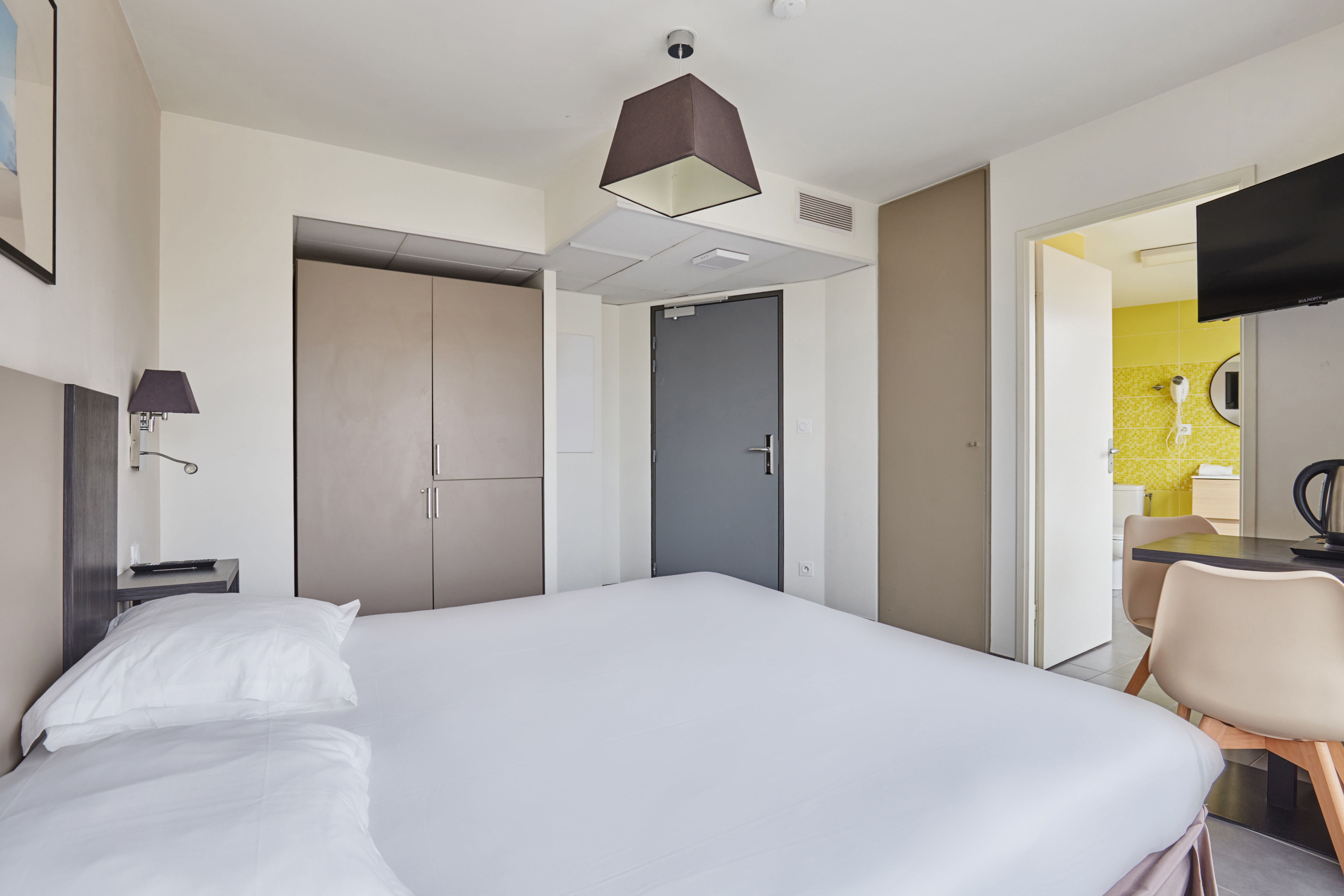 image Step into a cozy living space that blends modern design with practicality, perfect for both relaxation and work during your Marseille getaway.