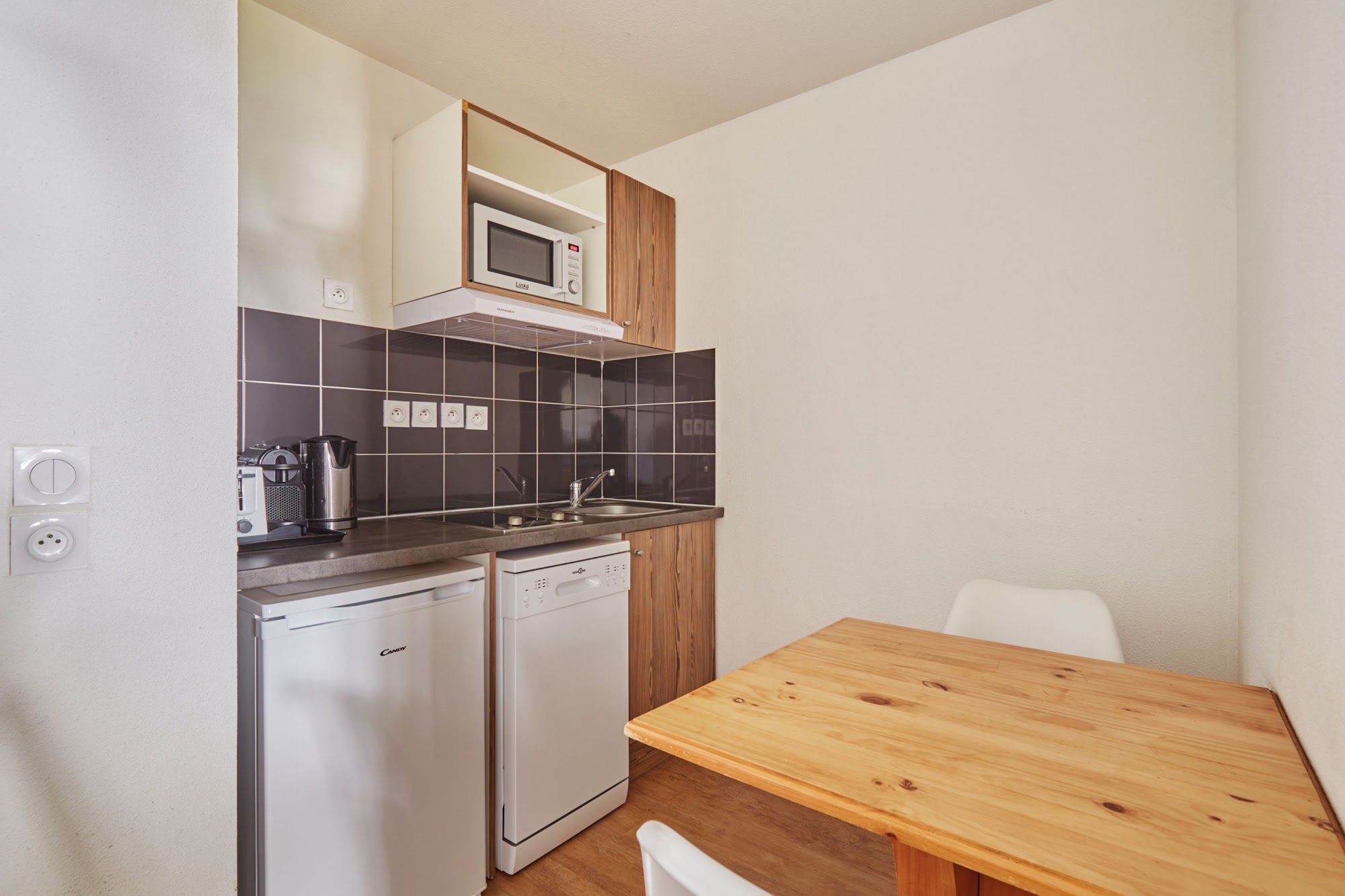 image Kitchenette with sink, microwave and a dining table