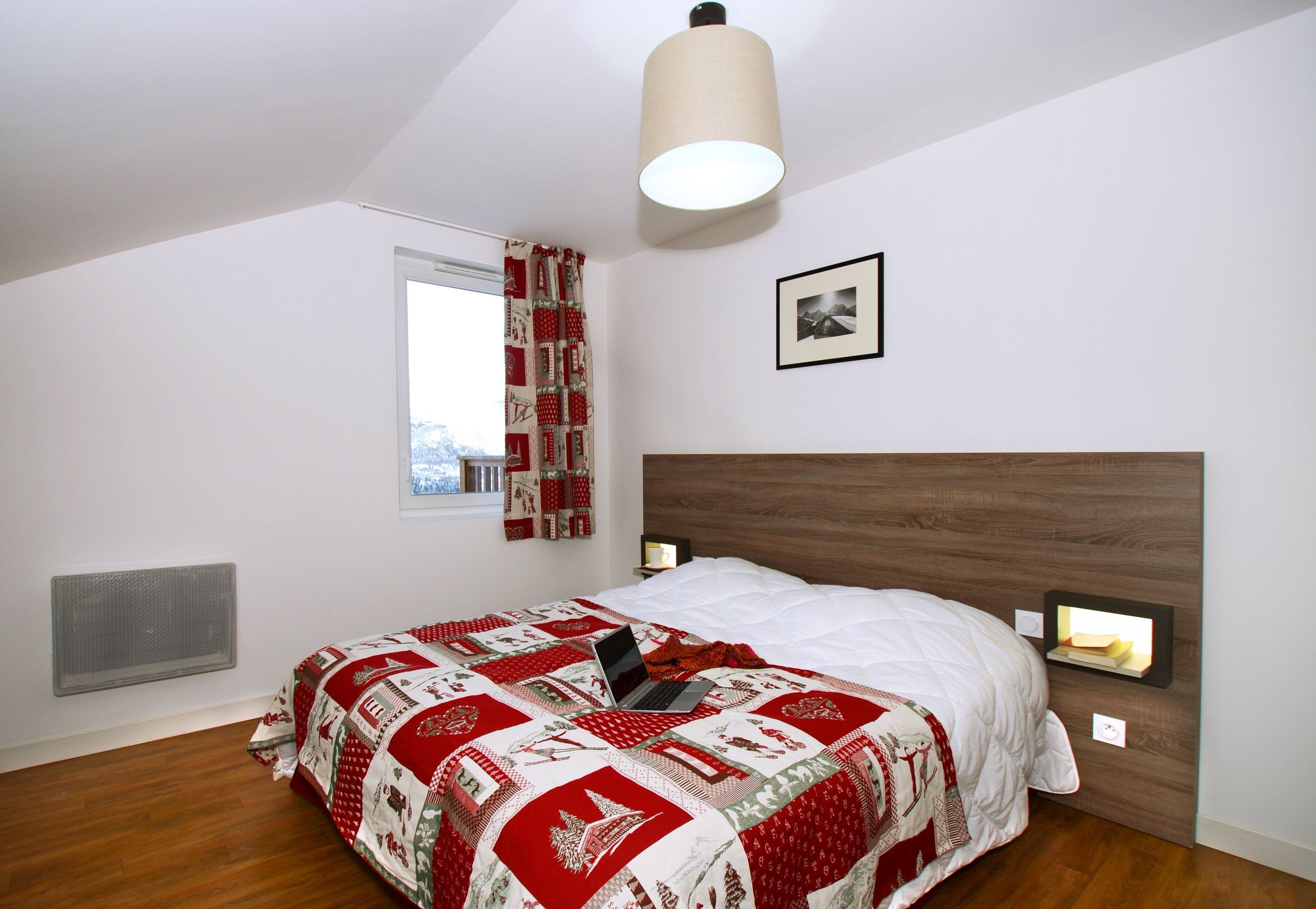 image There's a Double bed in the bedroom.