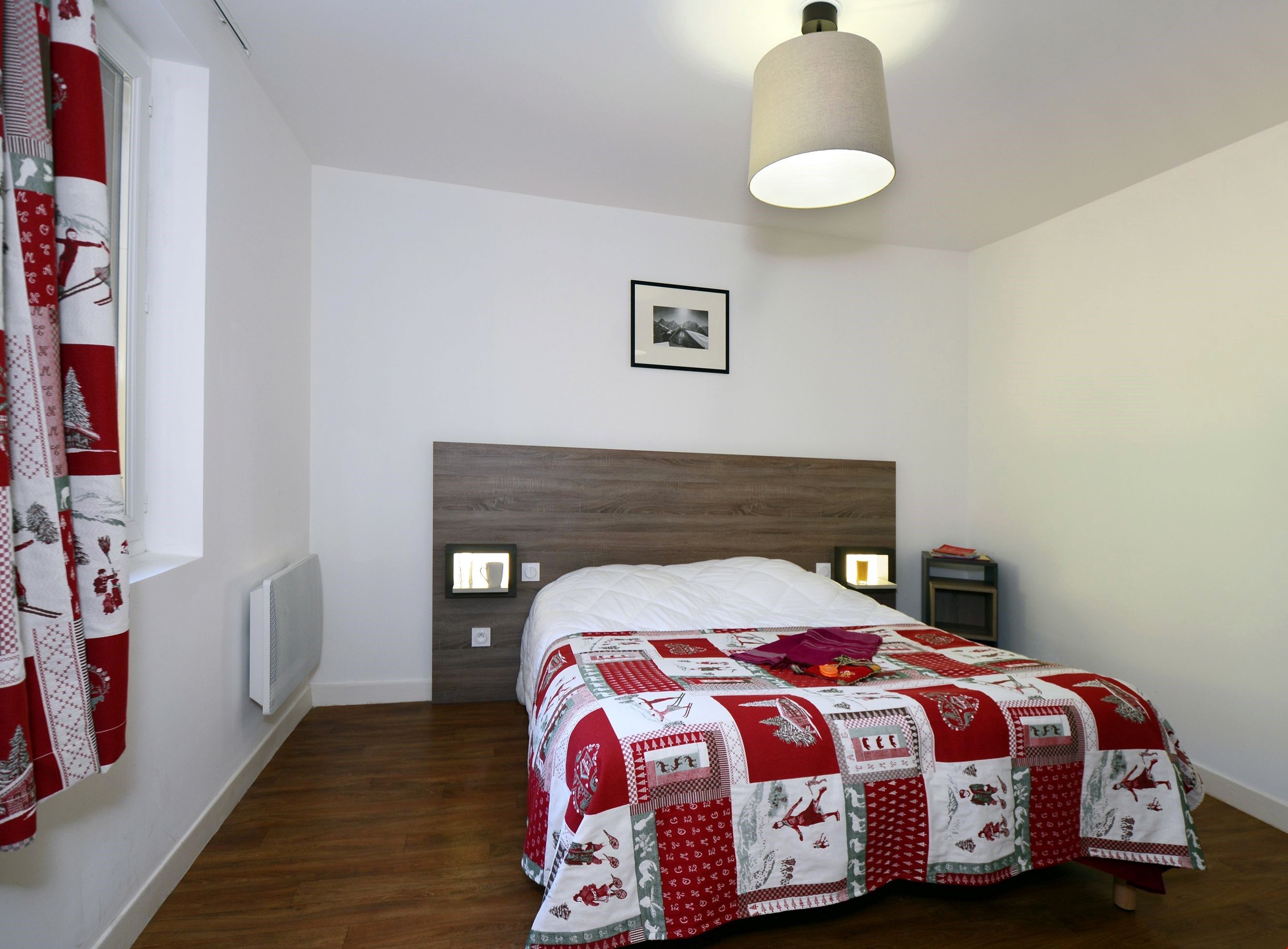 image There is a Double bed in 2 of the bedrooms and 2 Single beds in the third bedroom.