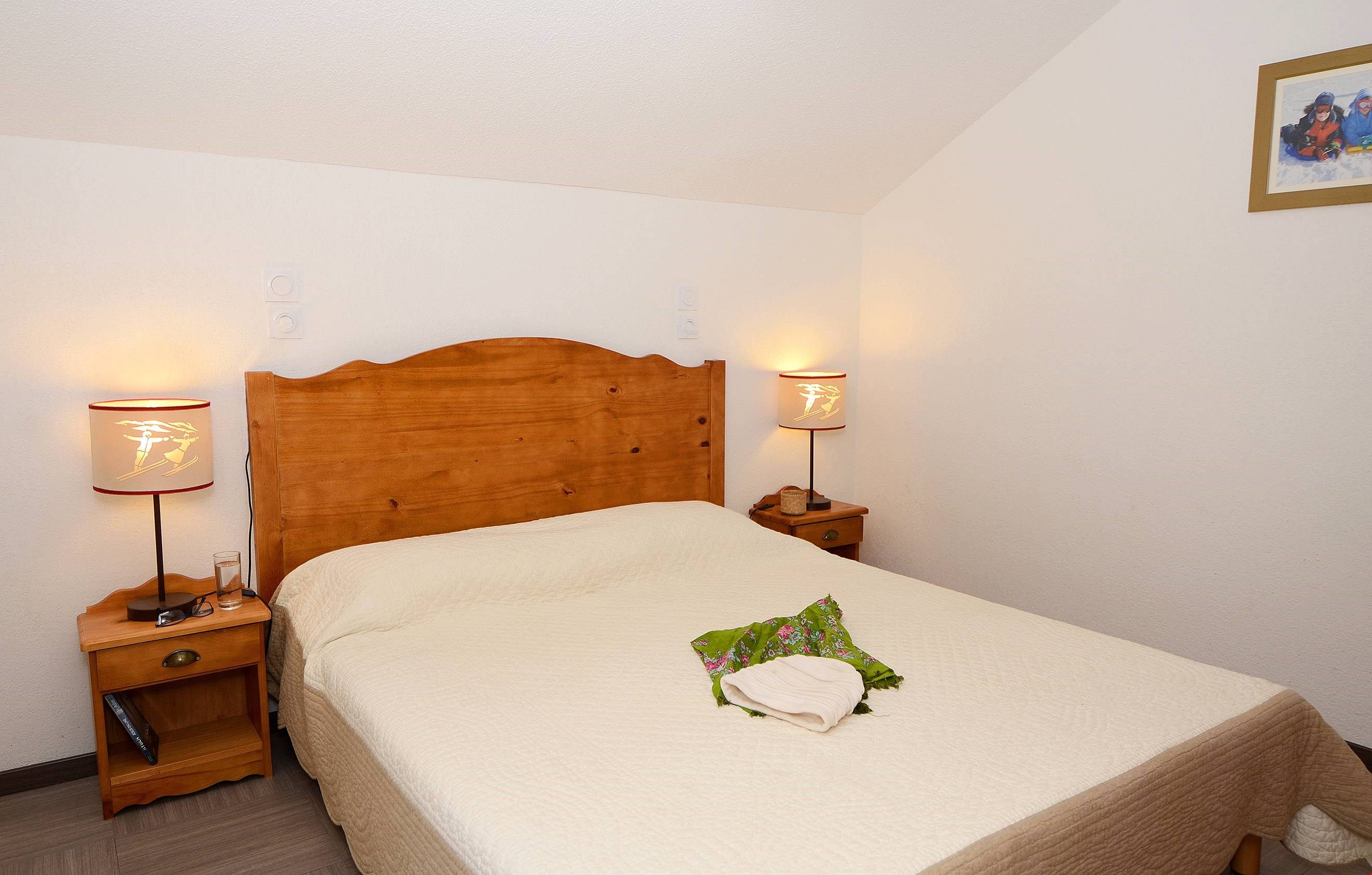 image There's a Double bed in the bedroom.