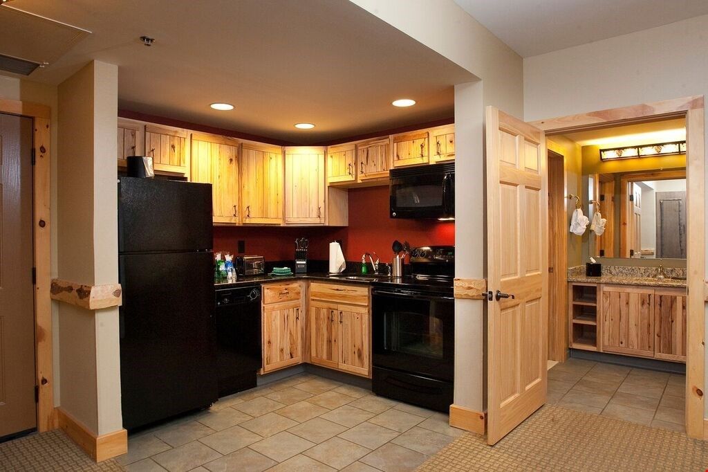 image Prepare delicious homemade meals in the wood-furnished fitted kitchenette