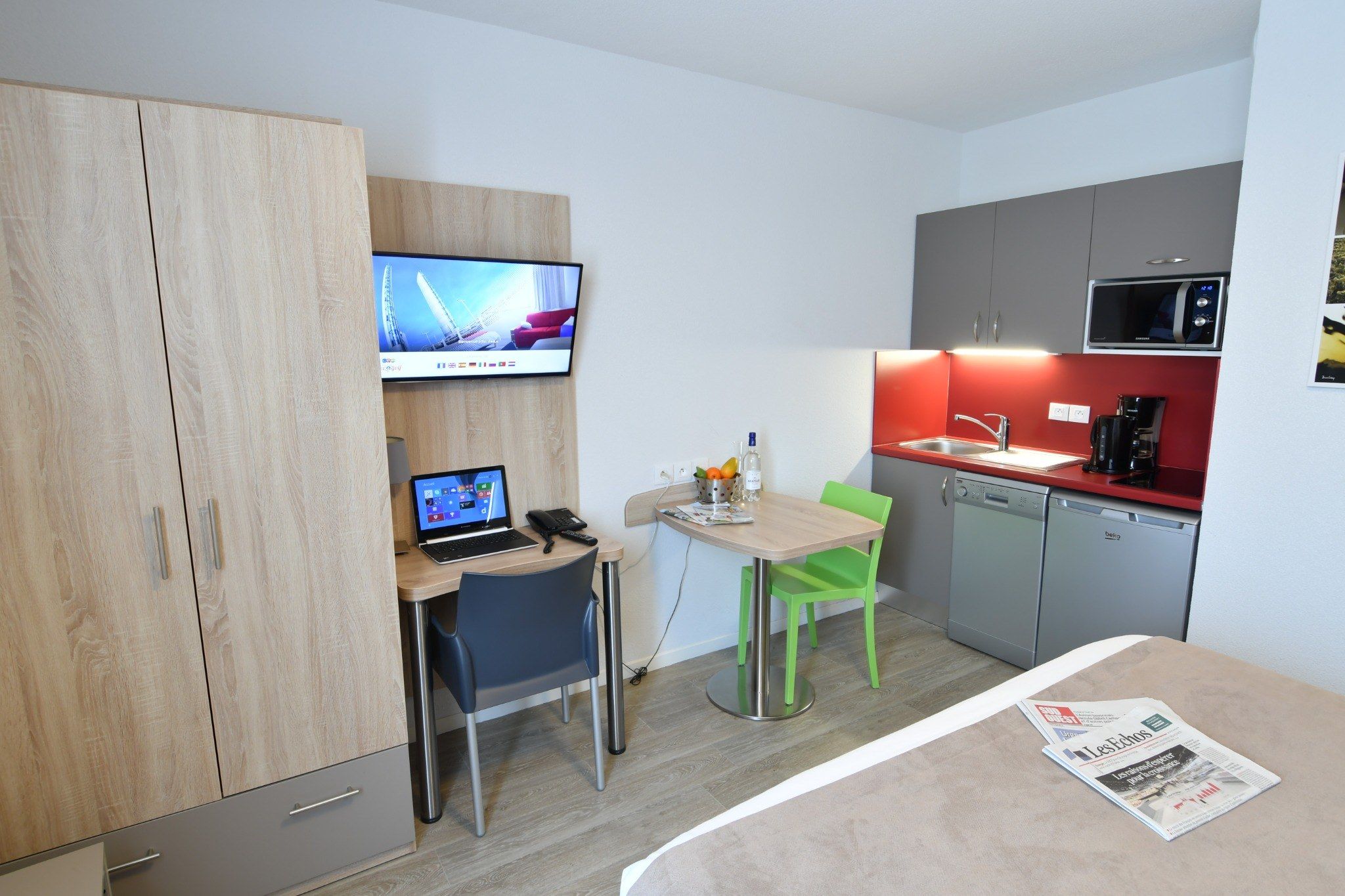 image Cook a nice meal in your little kitchenette.