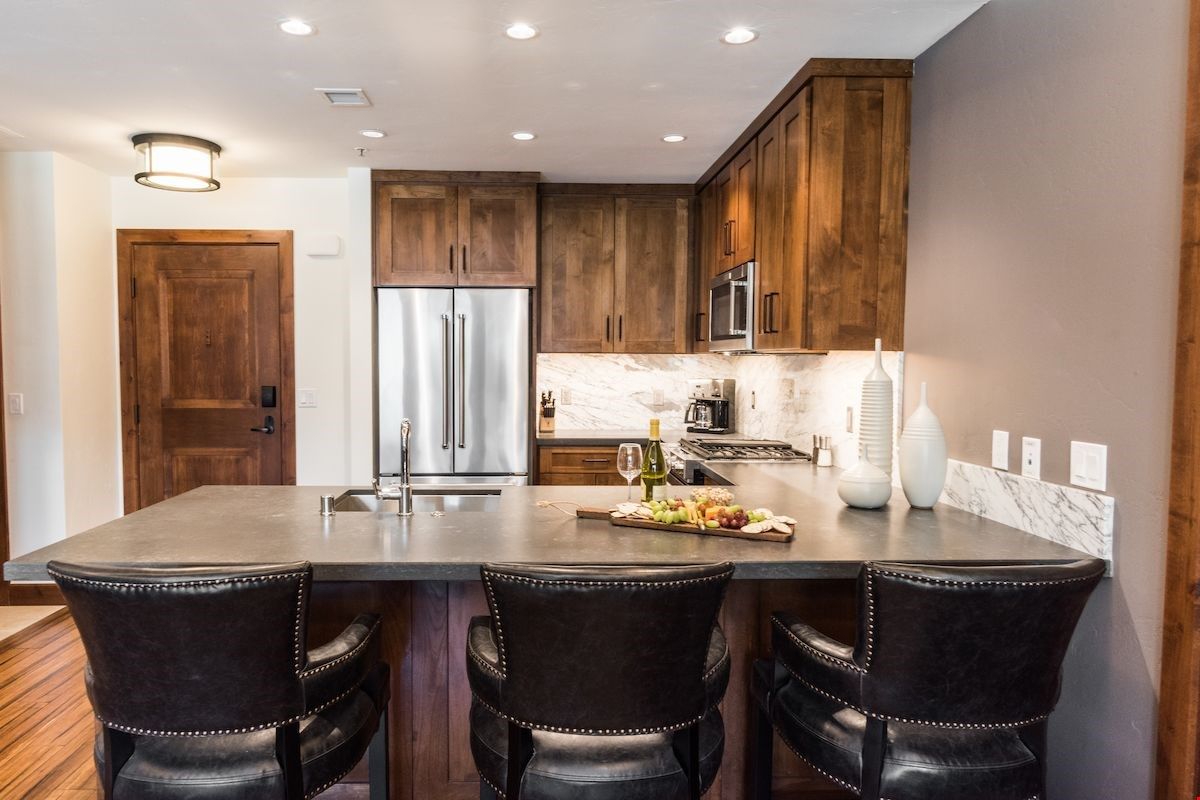 image Take a seat at the breakfast bar or cook up a storm in the kitchen.