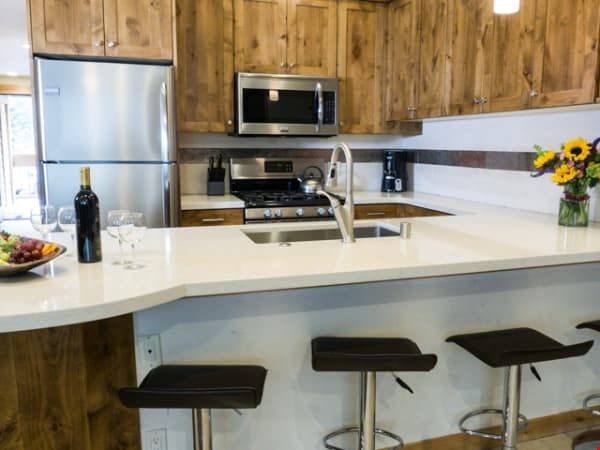 image Take a seat at the breakfast bar or cook up a storm in the kitchen.