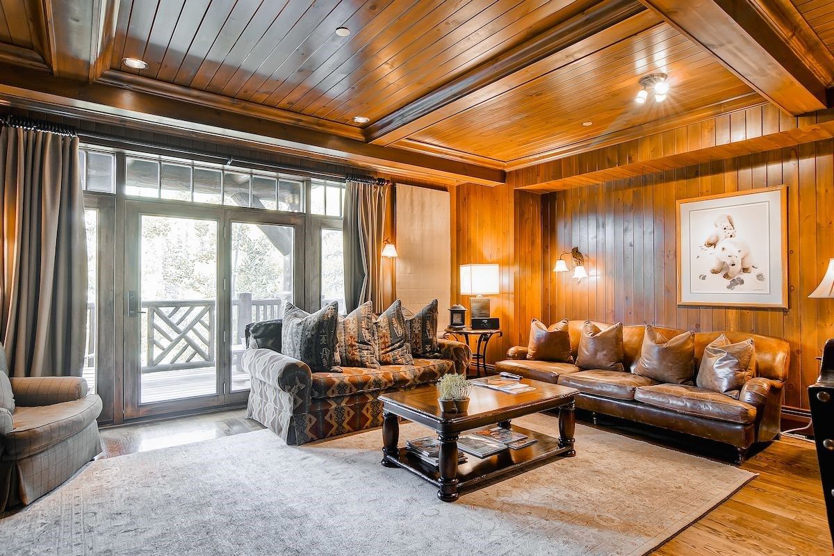 image Enjoy wood ceilings, large windows and plenty of light.