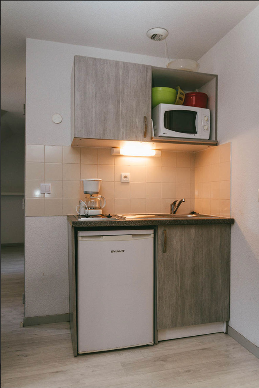 image A kitchen area to allow you to prepare your meal at home.