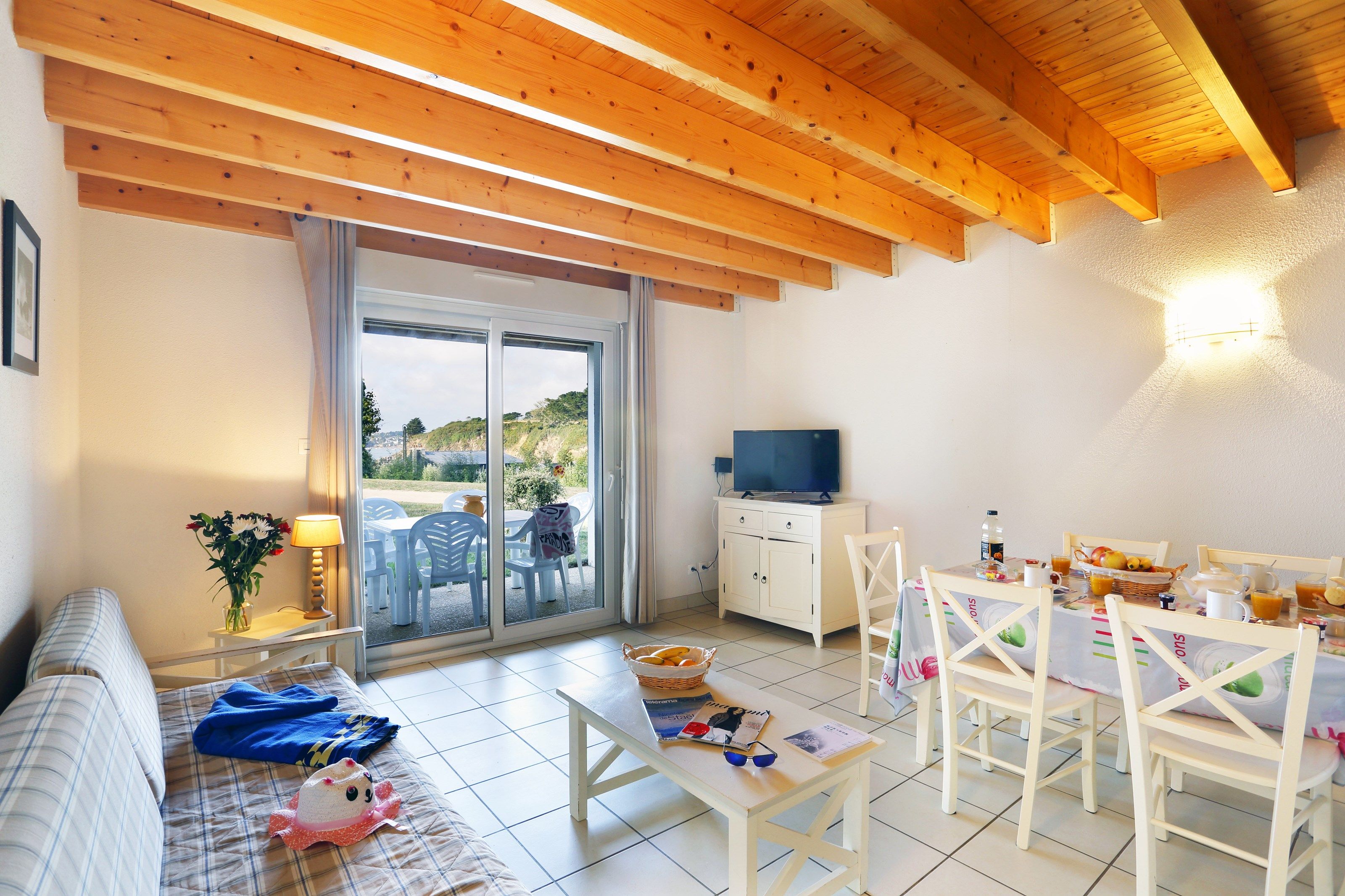 image The living area is bright and spacious, perfect for relaxing after a wonderful day.