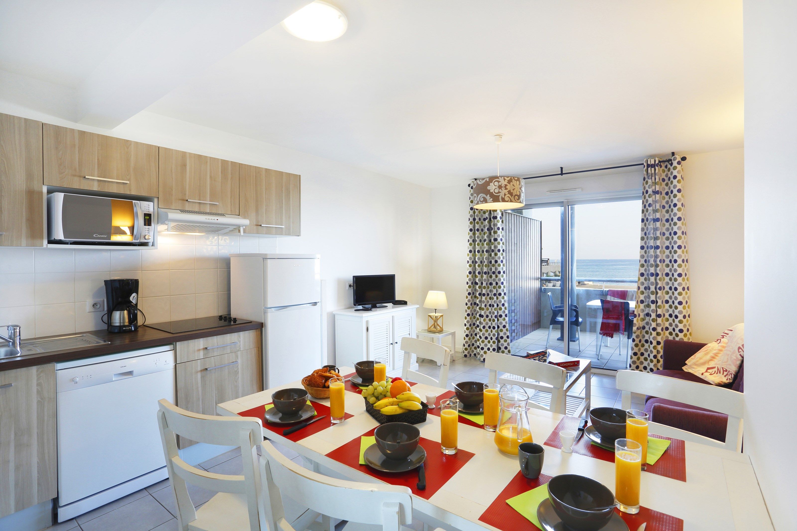 image Welcome to your home away from home in gorgeous Capbreton! (Note: This unit MAY feature a balcony, but a sea view is not guaranteed.)