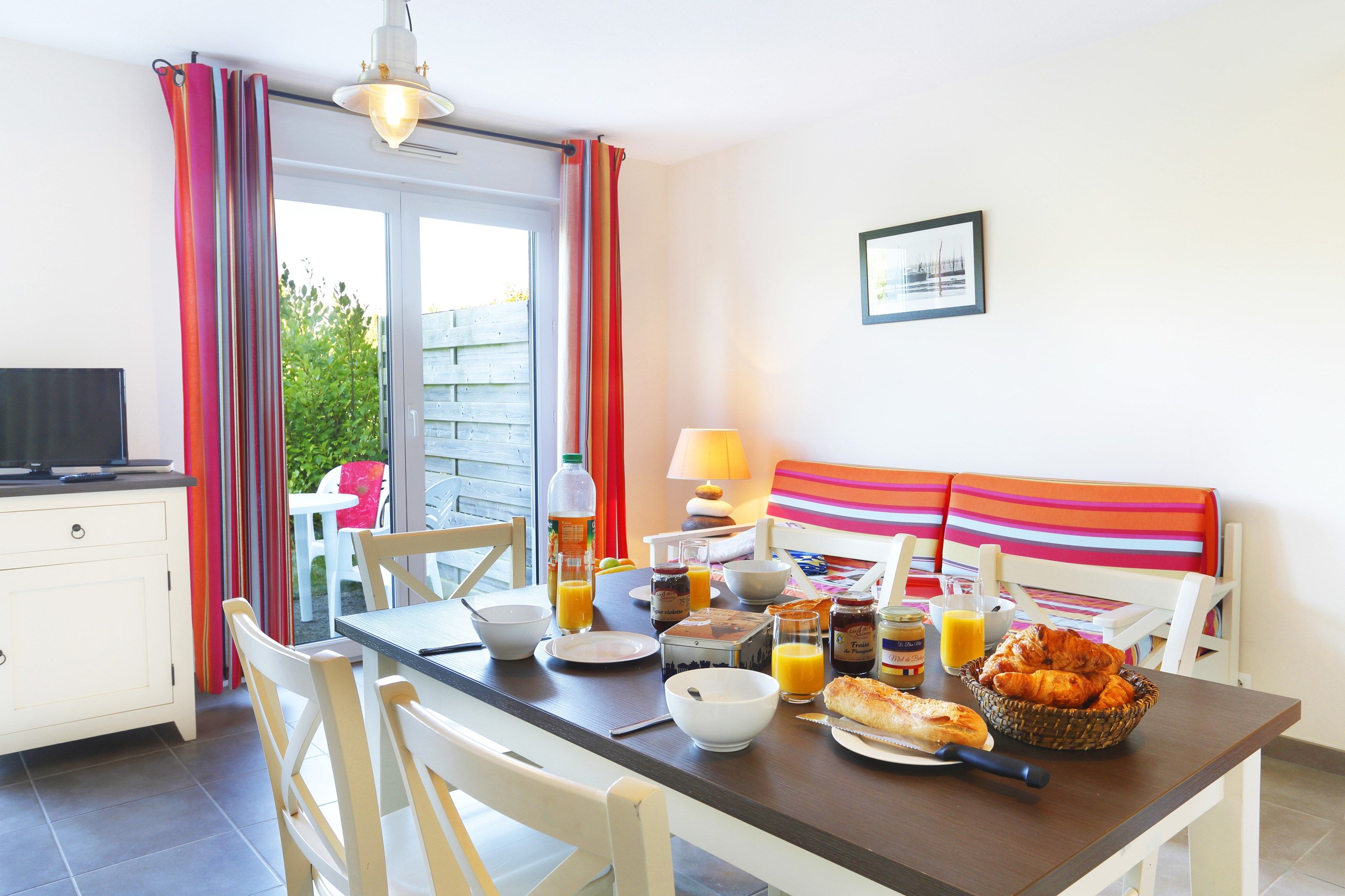 image Welcome to your home away from home in beautiful Saint-Pol-de-Léon!