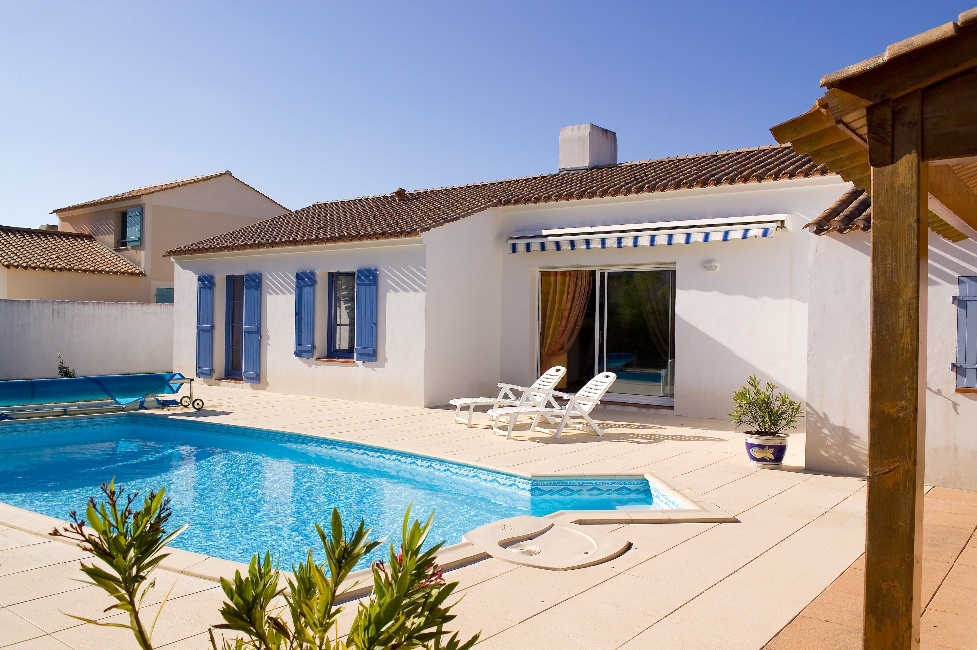 image This unit may be single-level or split-level! Let us know if you have a preference!