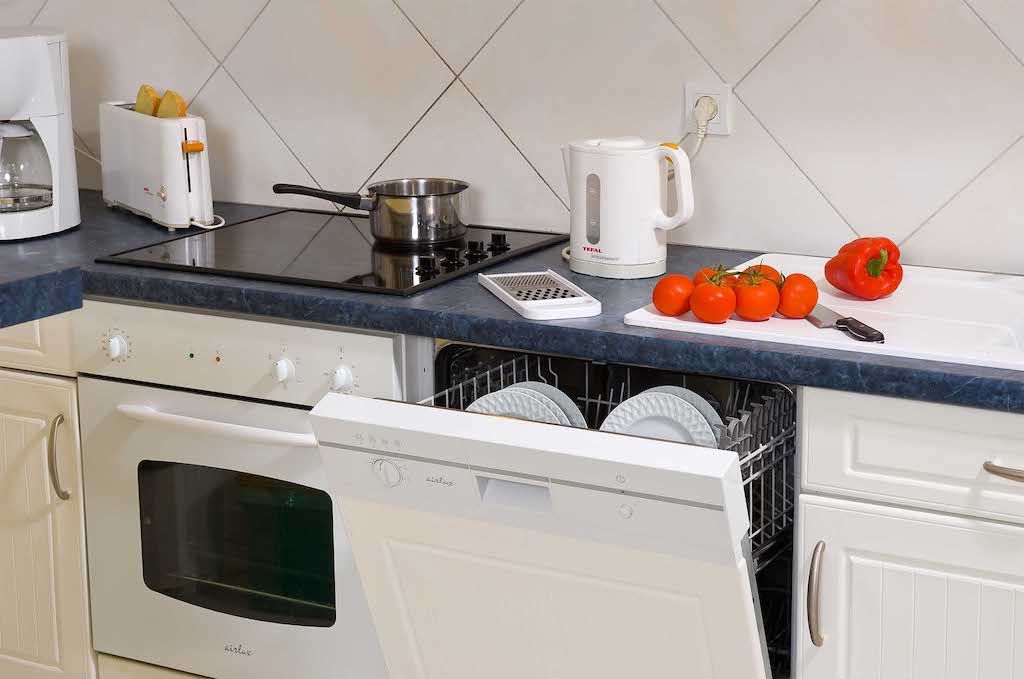 image Make a meal in the kitchenette.