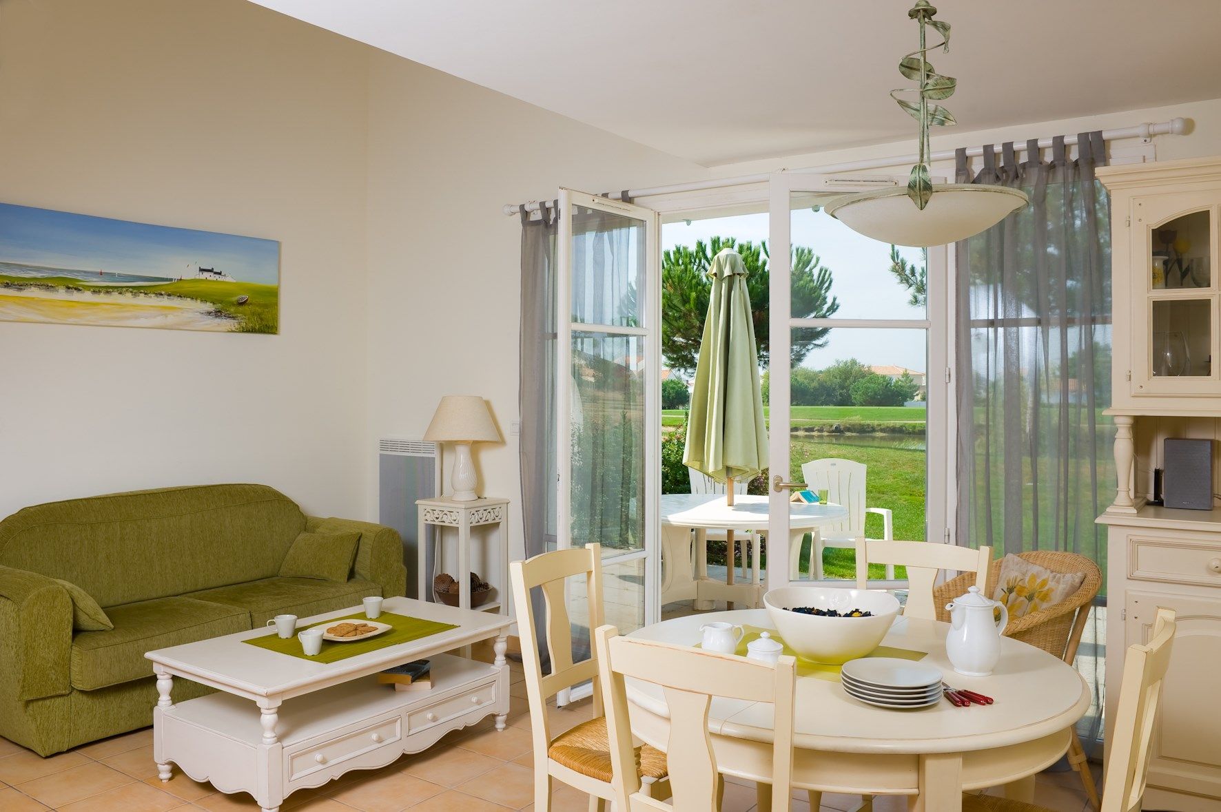 image Feel at home in our bright and cozy duplex house on the 18-hole golf course near Saint-Gilles-Croix-de-Vie!