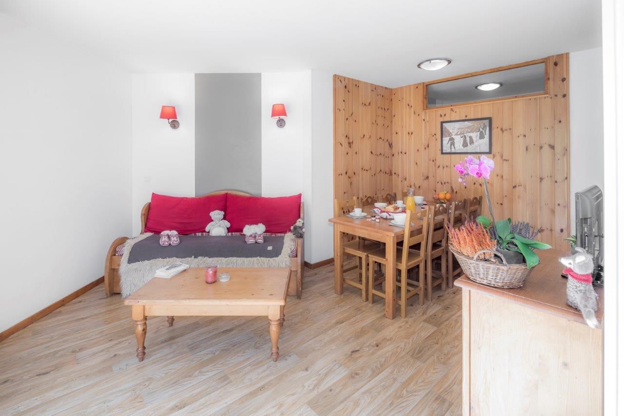 image Sit back and relax in our cozy and rustic apartment in Les Orres 1800!