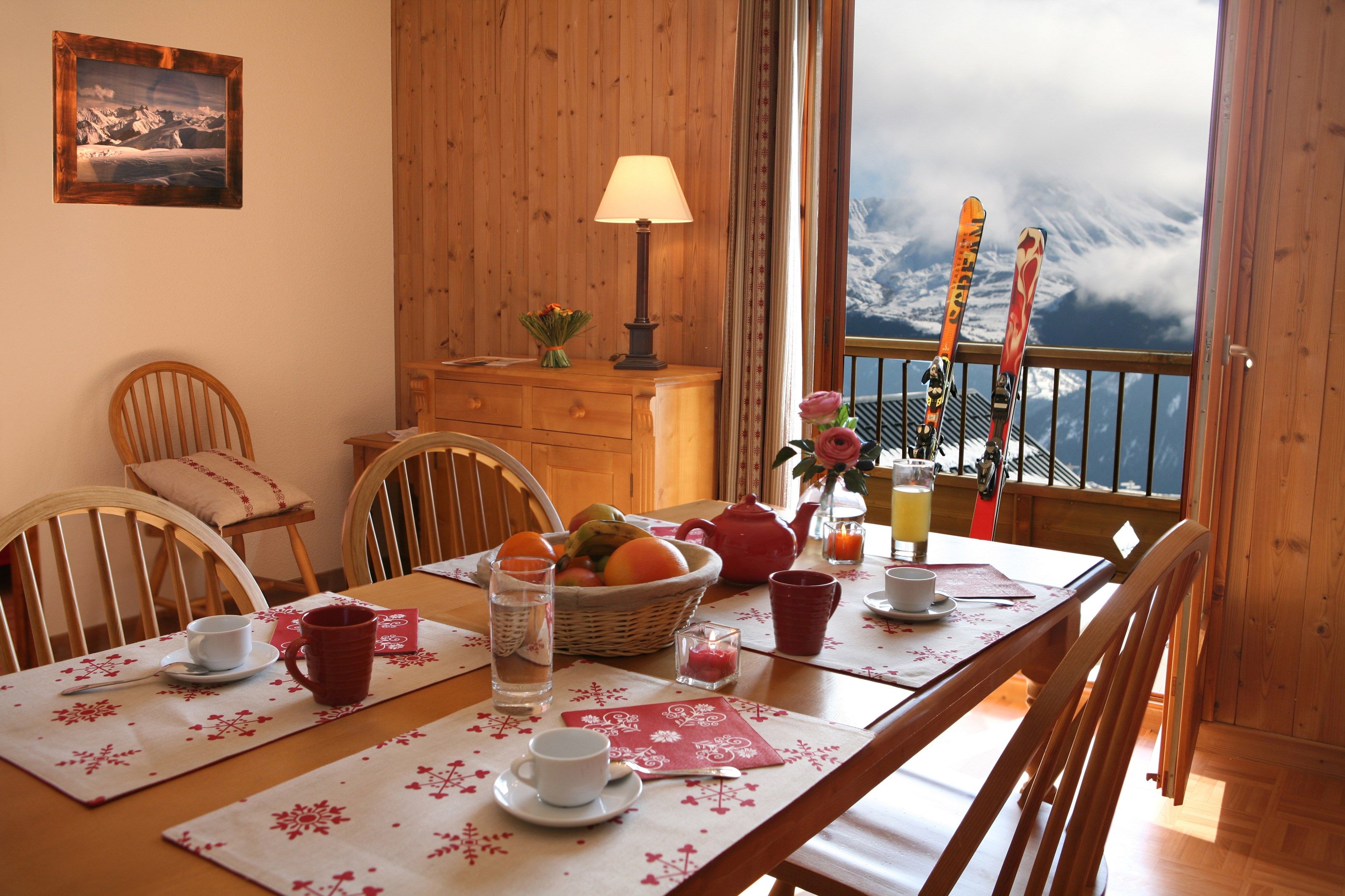 image Loads of room at the dining table and the open concept is always nice for the cook.