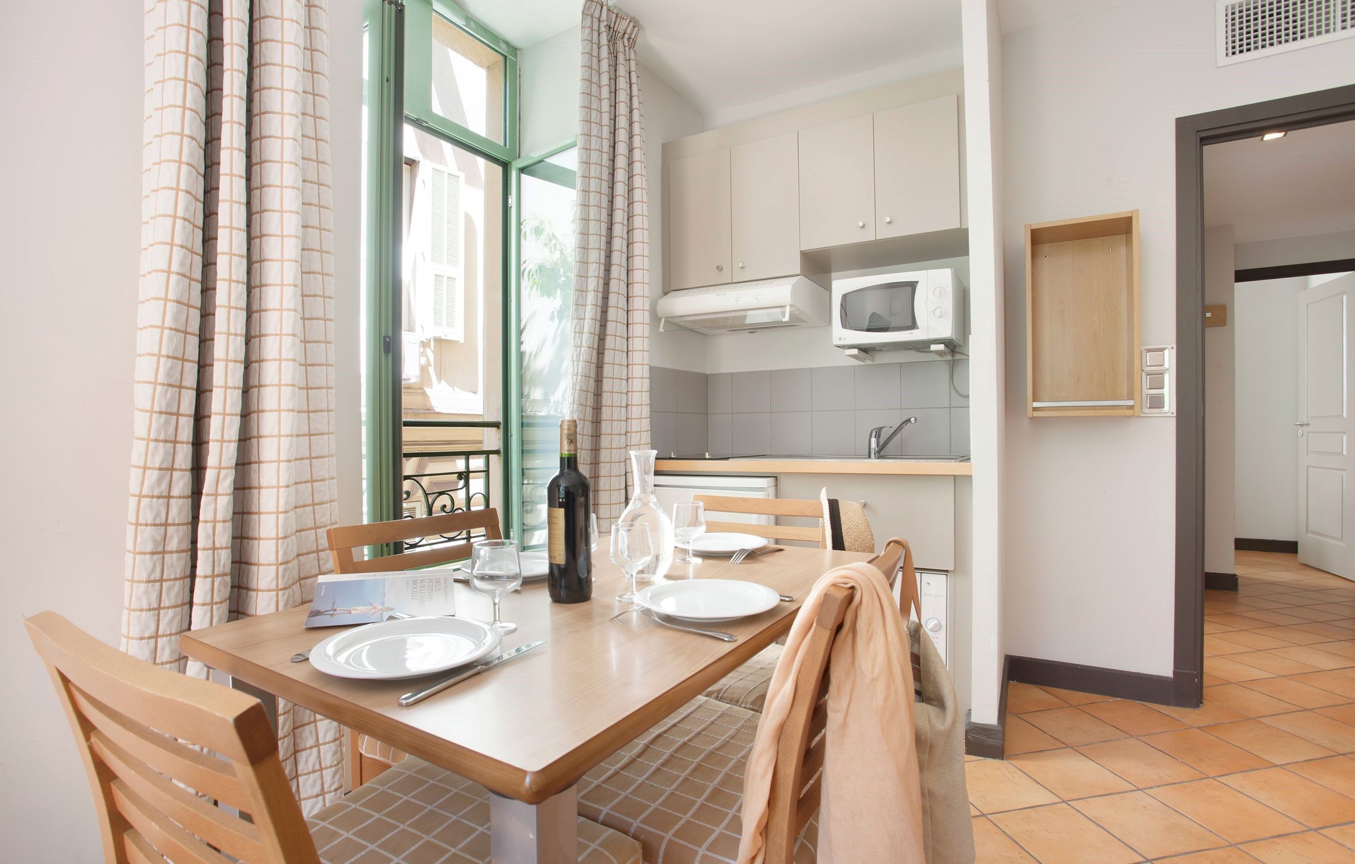 image Tuck into a great snack you’ve prepared in your kitchenette.