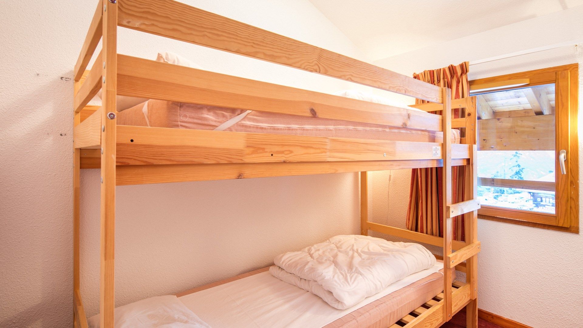 image Drift to sleep in the cozy Bunk bed in the sleeping alcove.