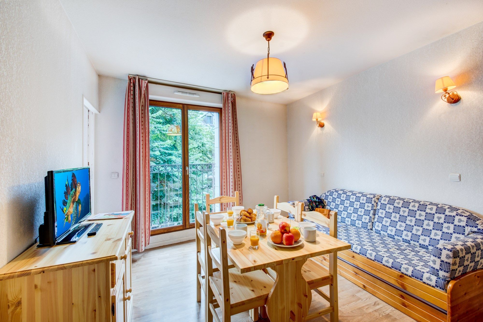 image Welcome to your cozy and charming apartment in Luchon!