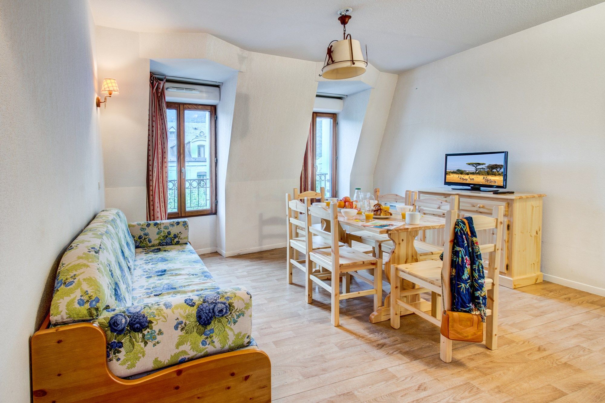 image Welcome to our cozy and charming apartment in Luchon!