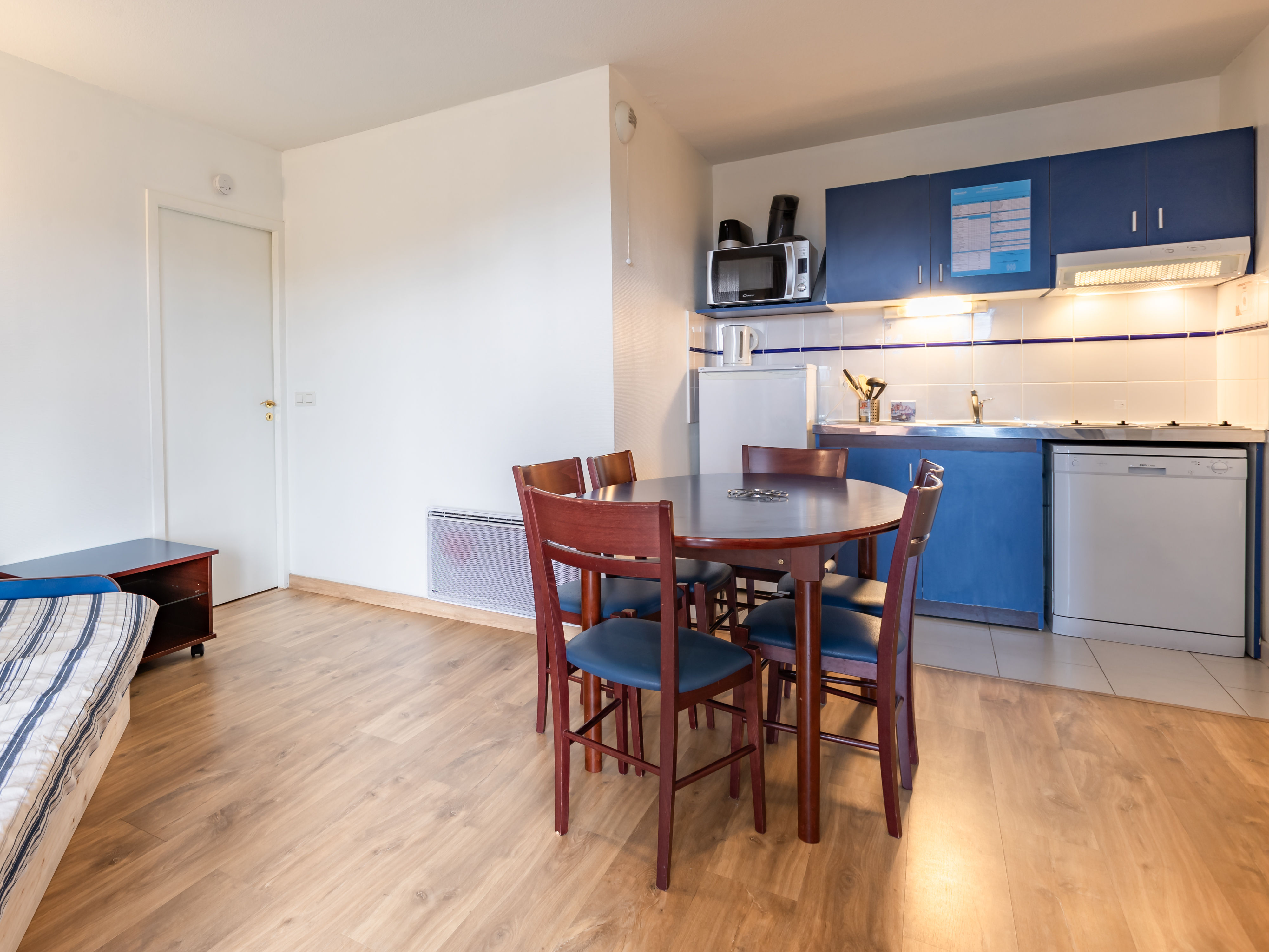 image A dishwasher, hob and fridge make group meals straightforward after a day outdoors.