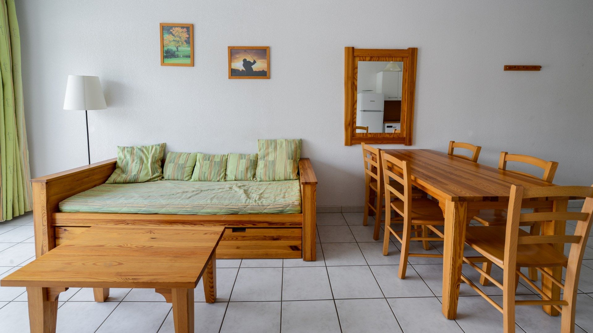image Enjoy the location of the unit, just 500m from the golf course!