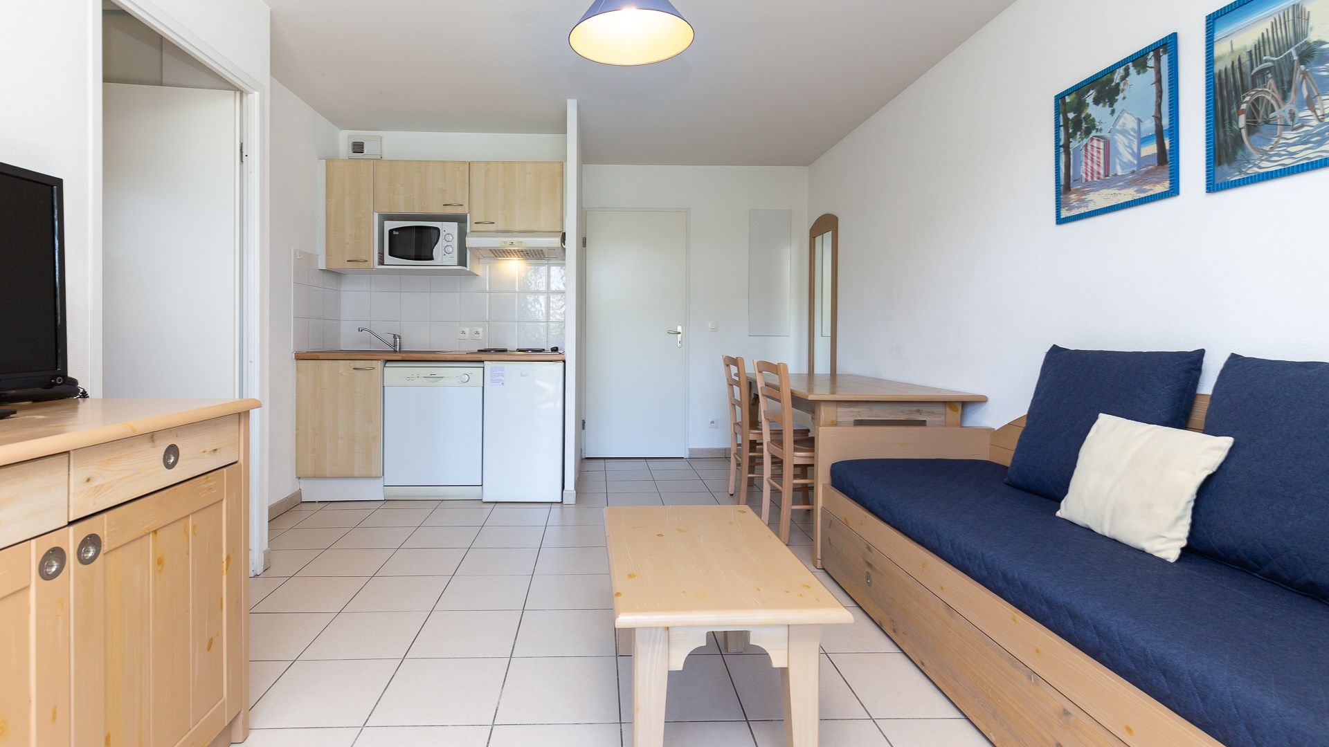 image Prepare a small meal in your kitchenette.