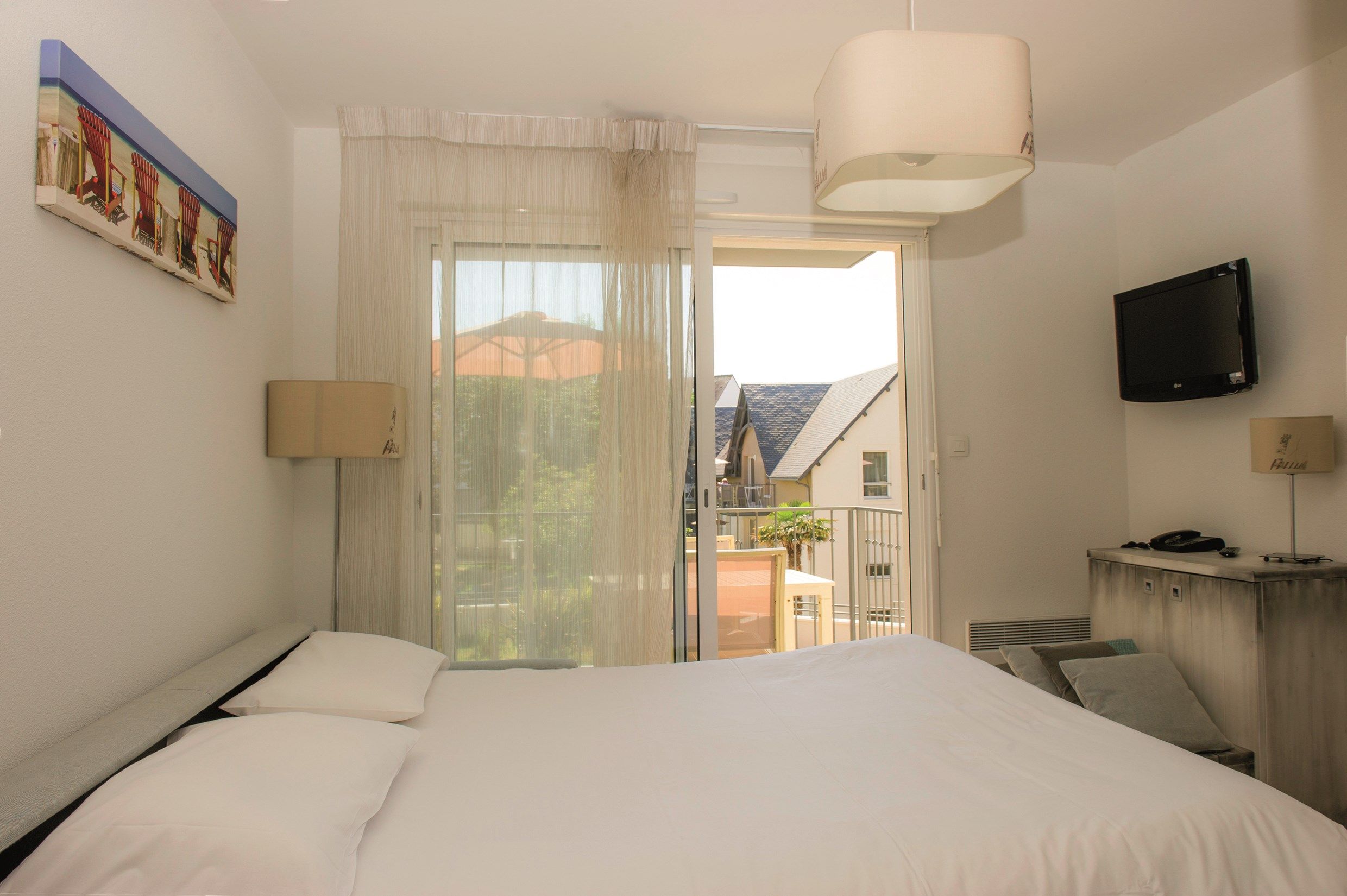 image Drift to sleep in the Double bed in the master bedroom.