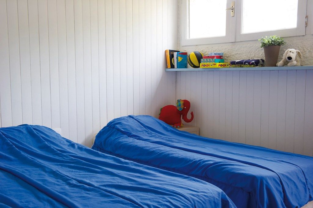 image There are 2 bedrooms with 3 Single beds.