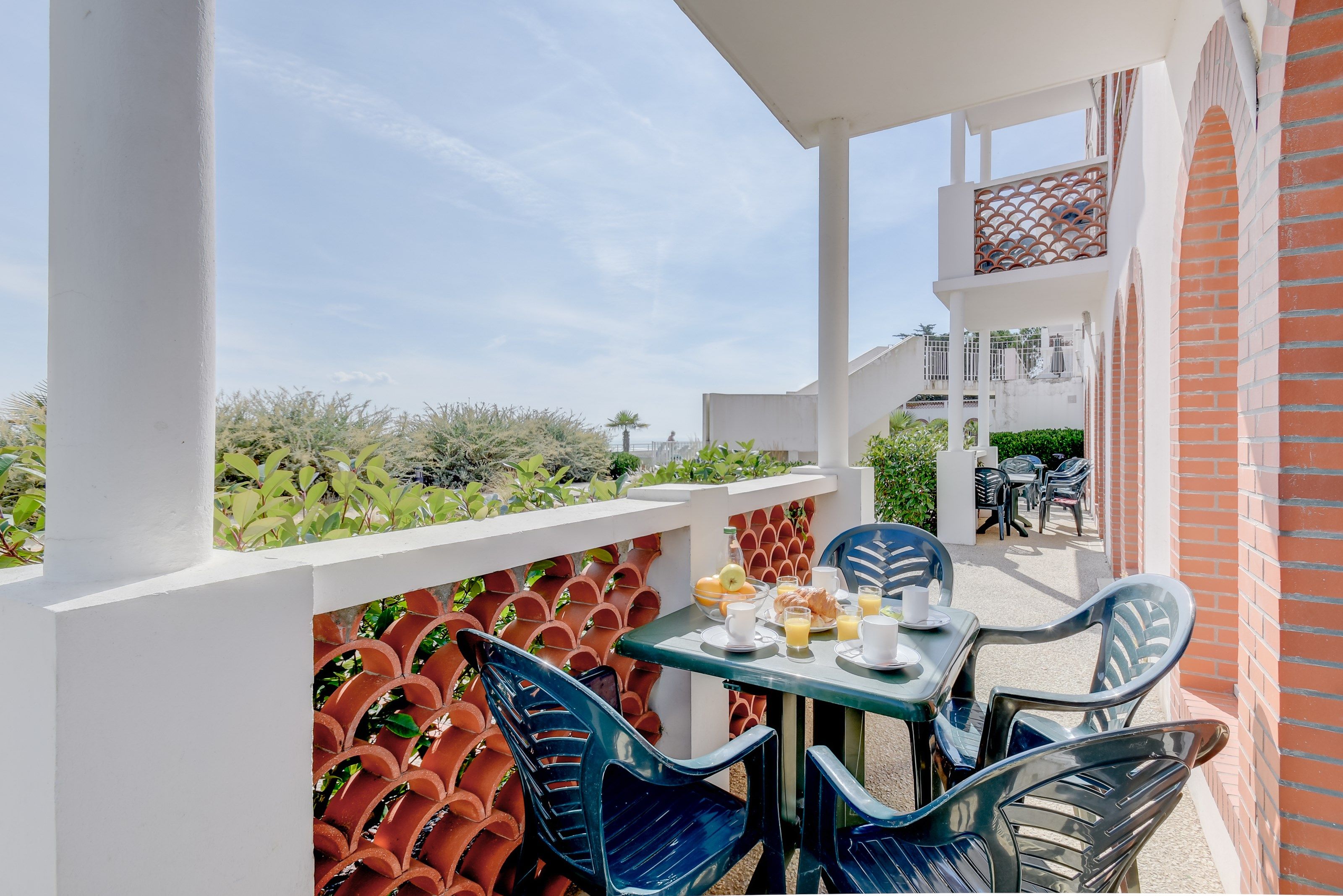 image Relax on your balcony or terrace with sea views!