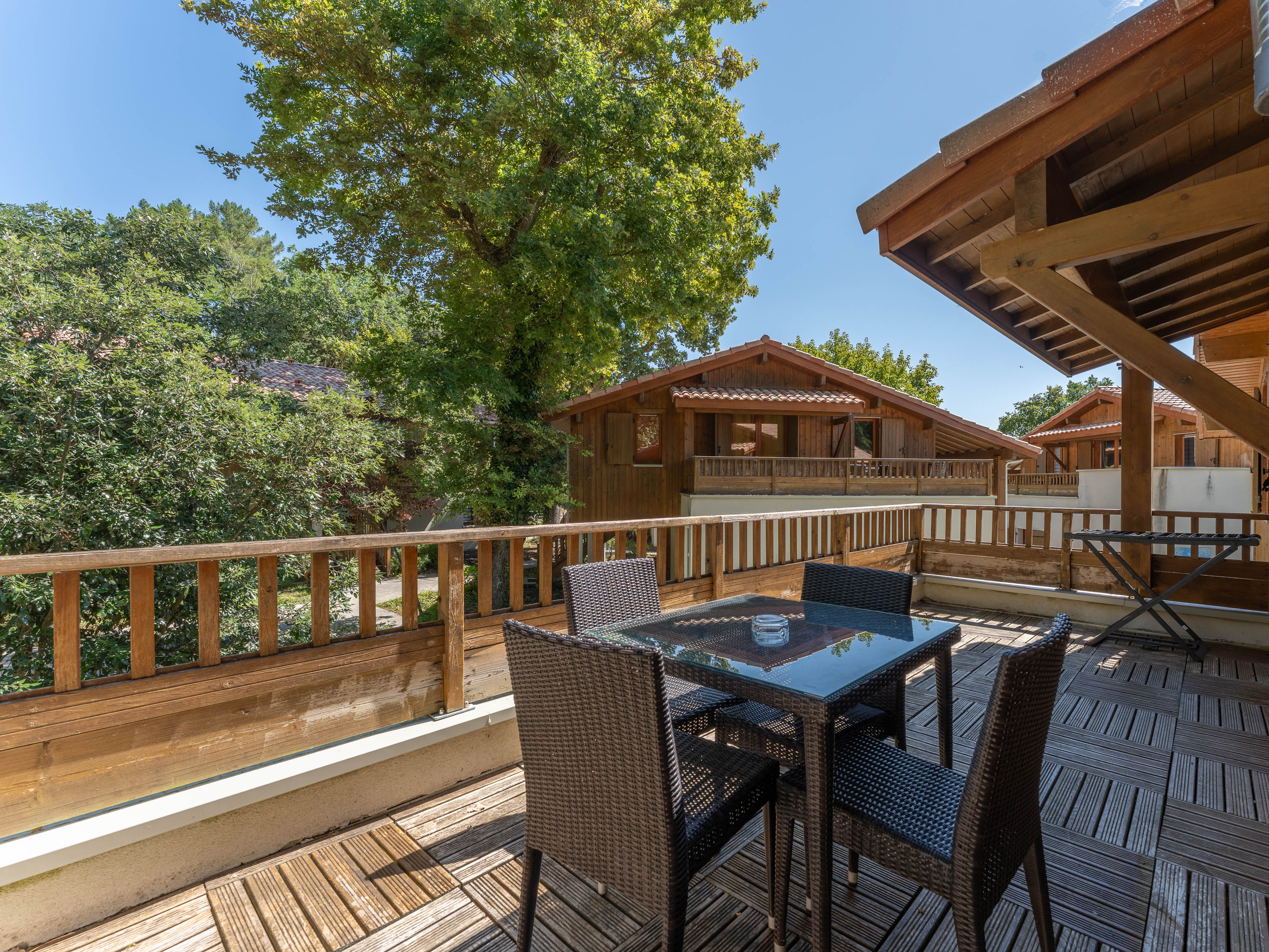 image A spacious elevated terrace shaded by the pine canopy — the ideal setting for an alfresco dinner after a day at Moutchic Beach, just 450 metres away.