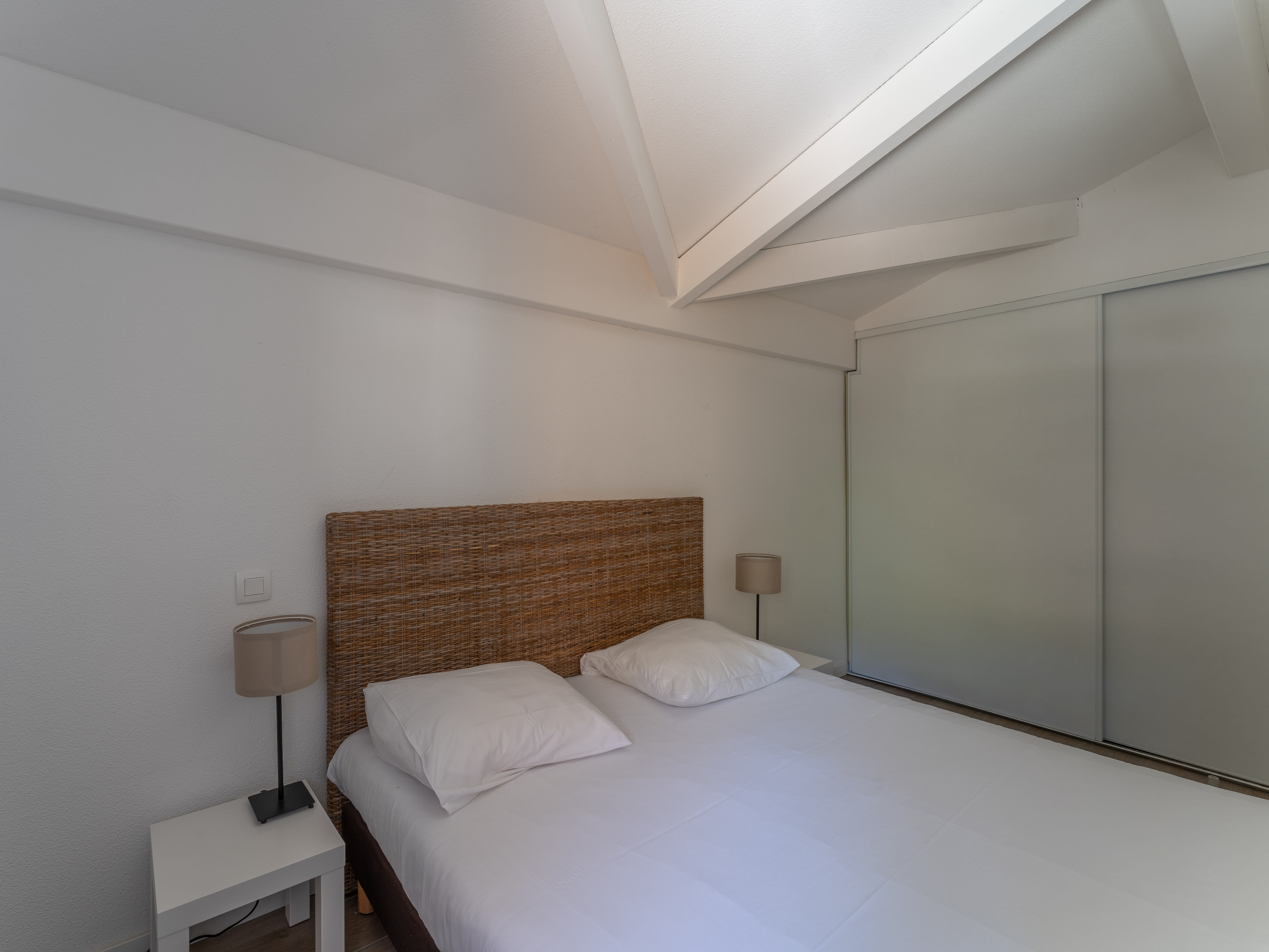 image The peaceful double bedroom — a calm retreat tucked into the treetops, ready to rest after cycling the lakeside paths or exploring the Médoc.