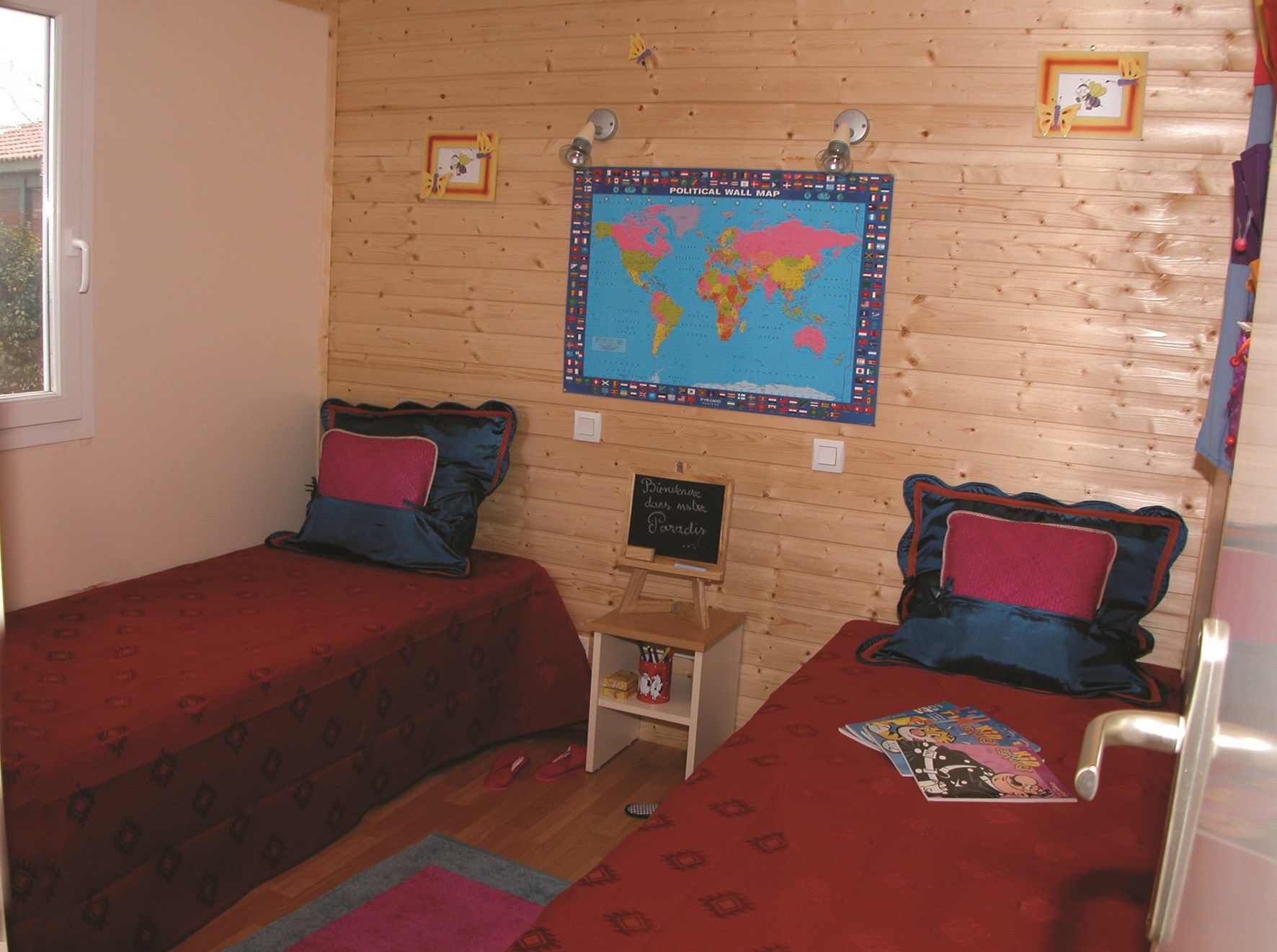 image There's a bedroom with a Double bed and 2 Single beds.