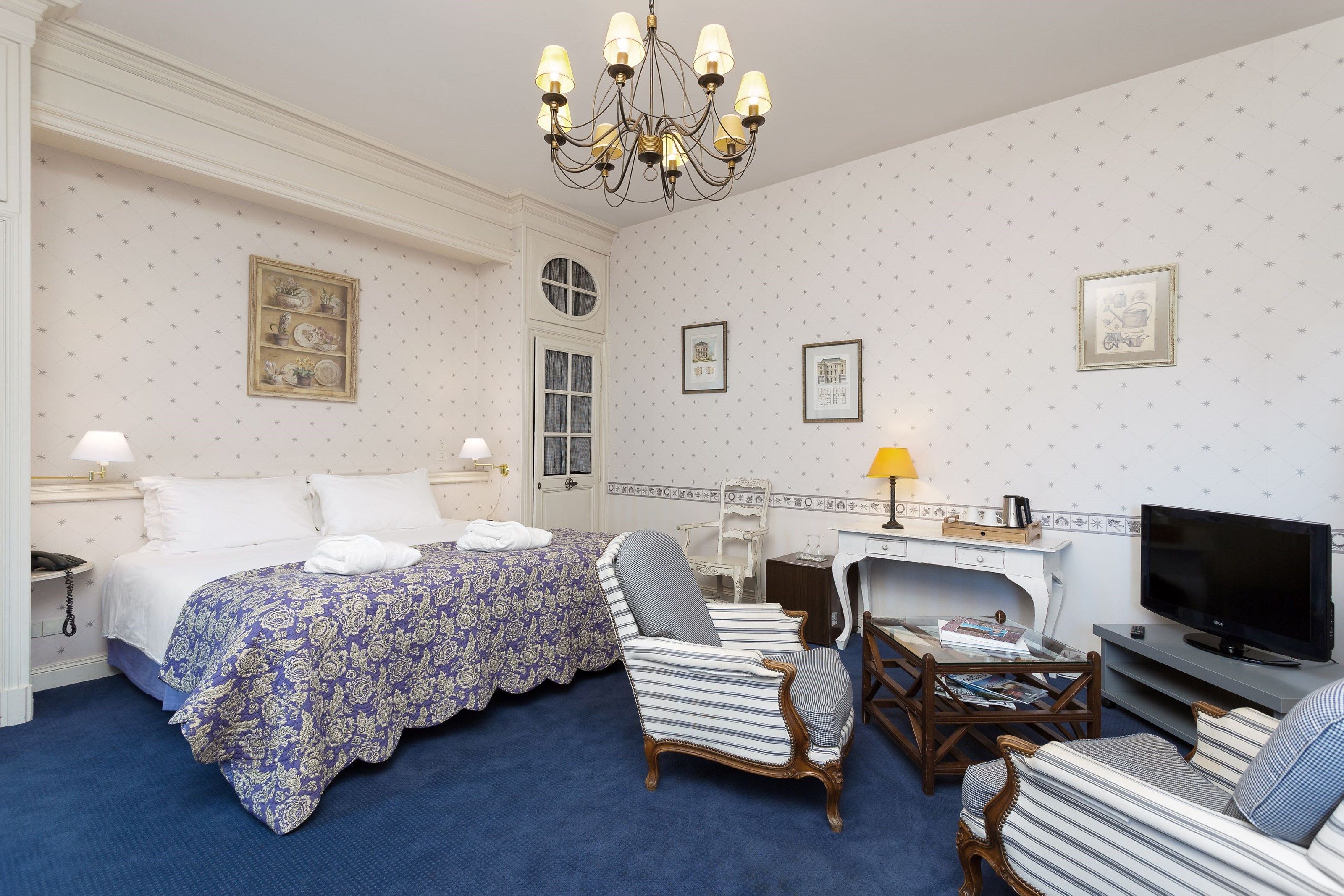 image Drift to sleep in the comfortable Double bed or 2 Single beds - let us know what you prefer!