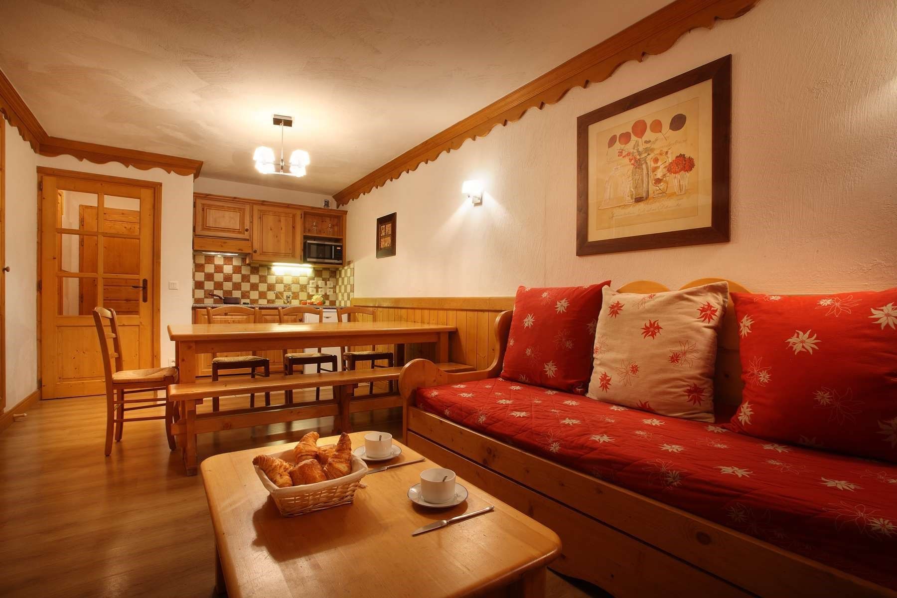image Prepare meals in the kitchenette and enjoy them at the dining table.
