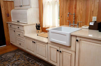 The fully-equipped kitchen features all the amenities you'd need to make a delicious meal.