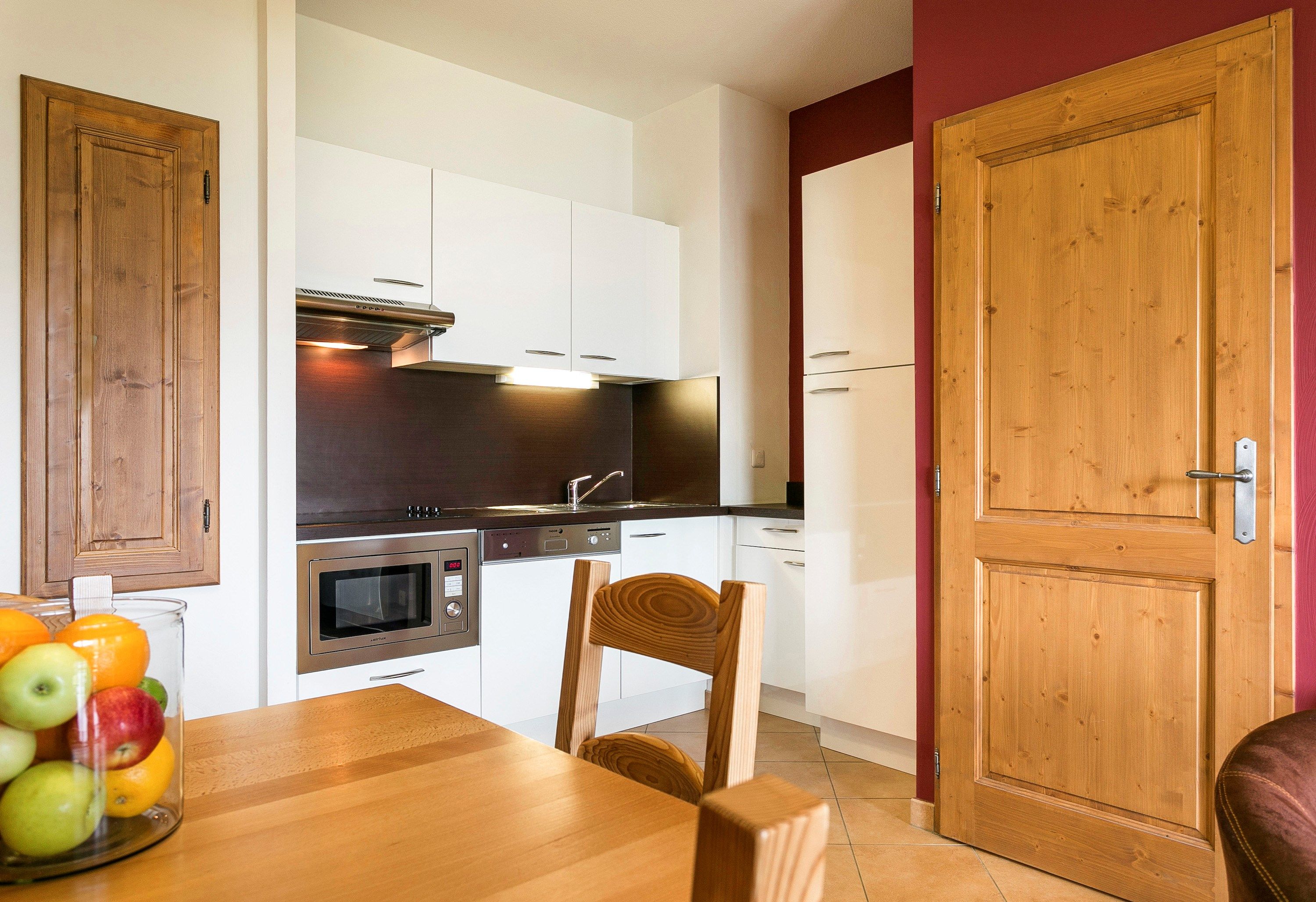 image Tuck into a great snack you’ve prepared in your kitchenette.