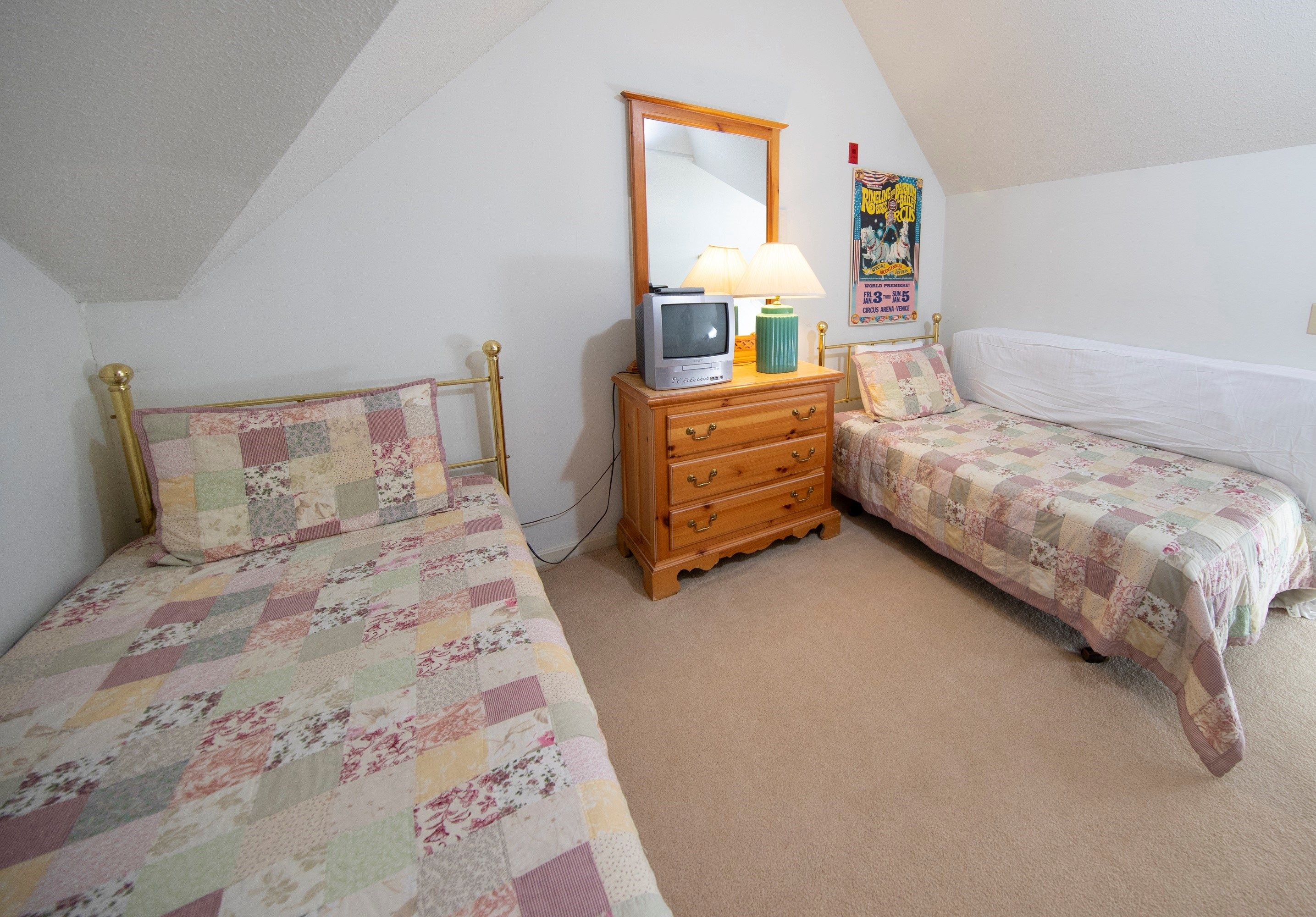 image The loft sleeps additional guests - please let us know if you have a preference!