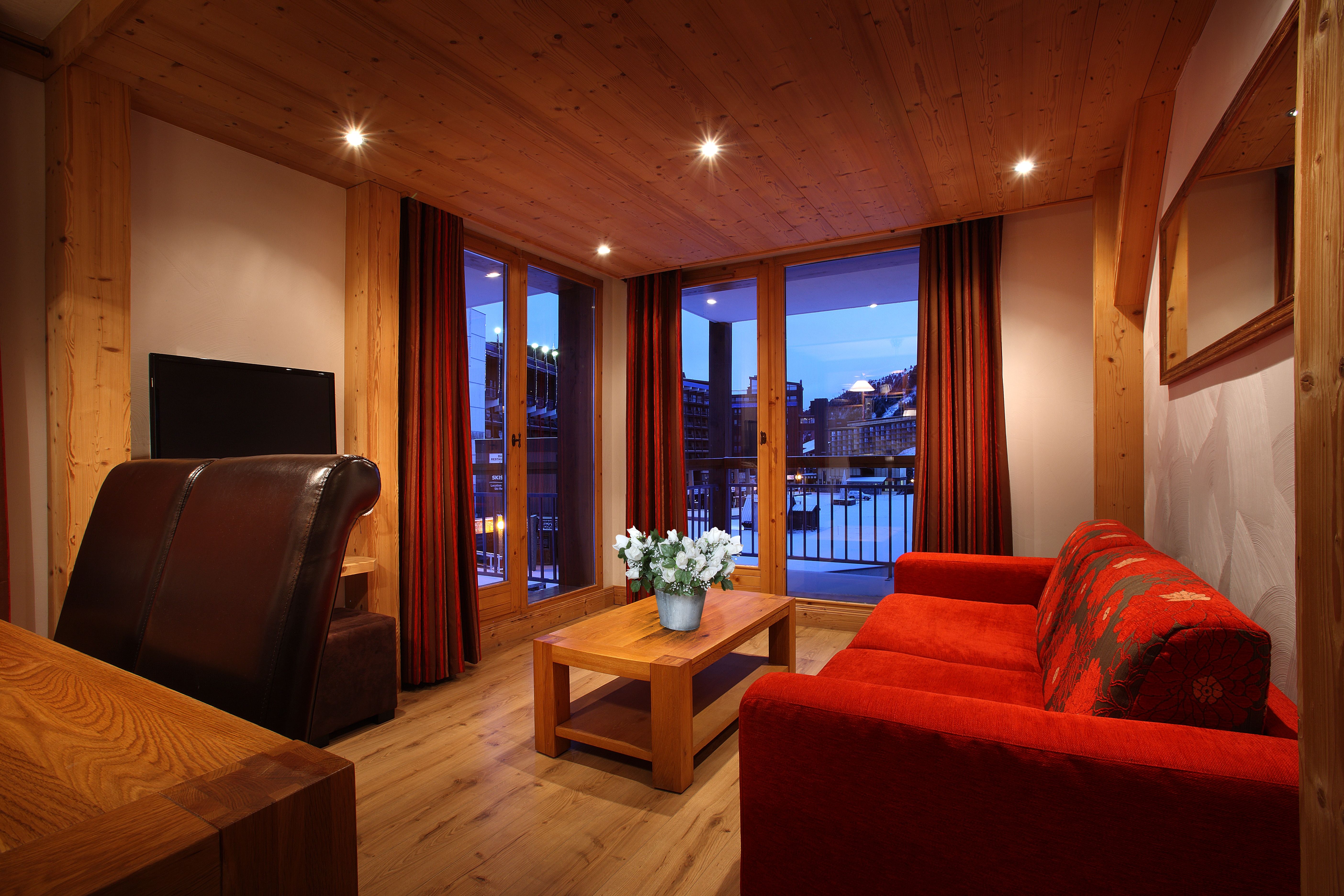 image Living room with cable TV and free Wi-Fi.