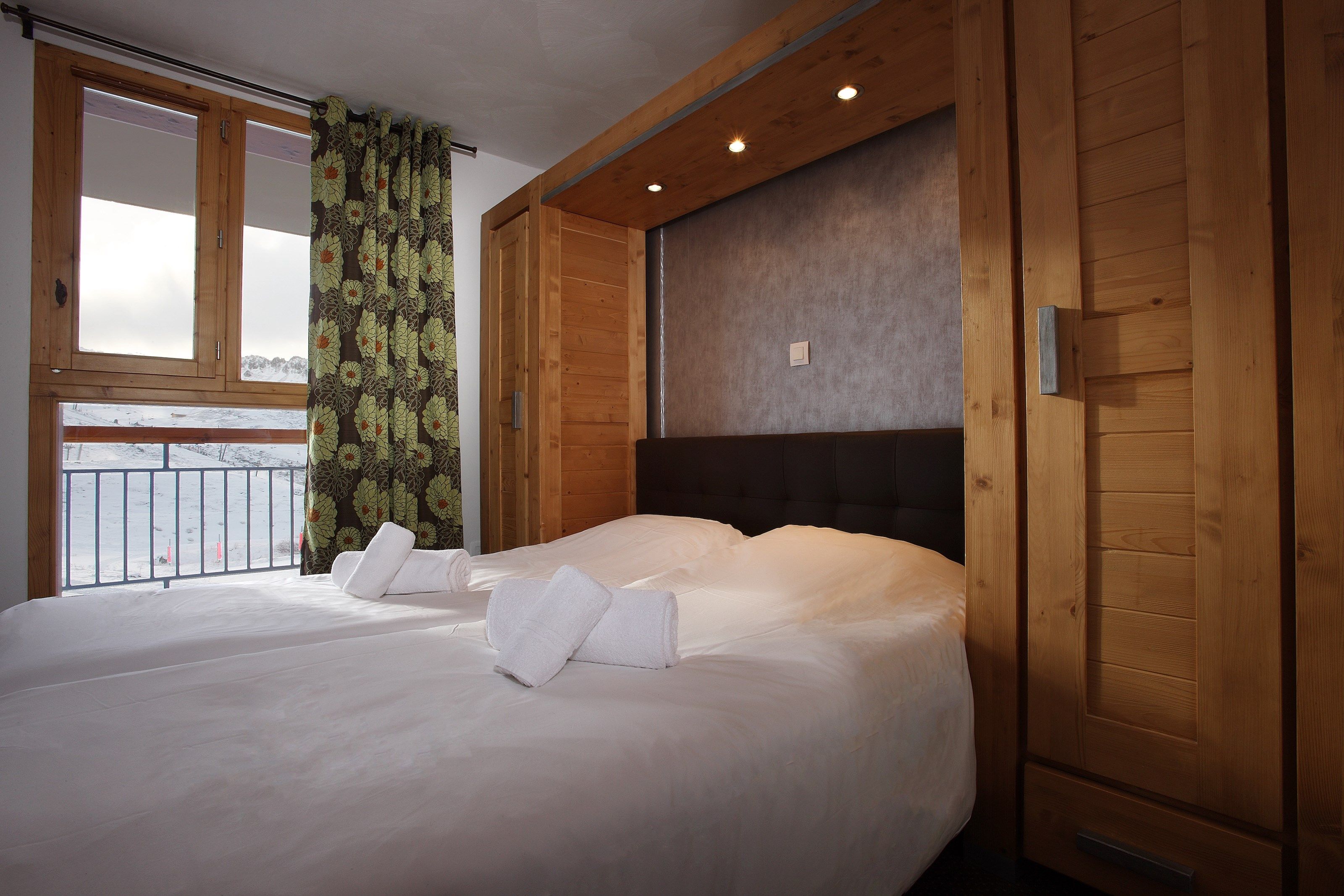 image The second bedroom contains 2 Single beds.