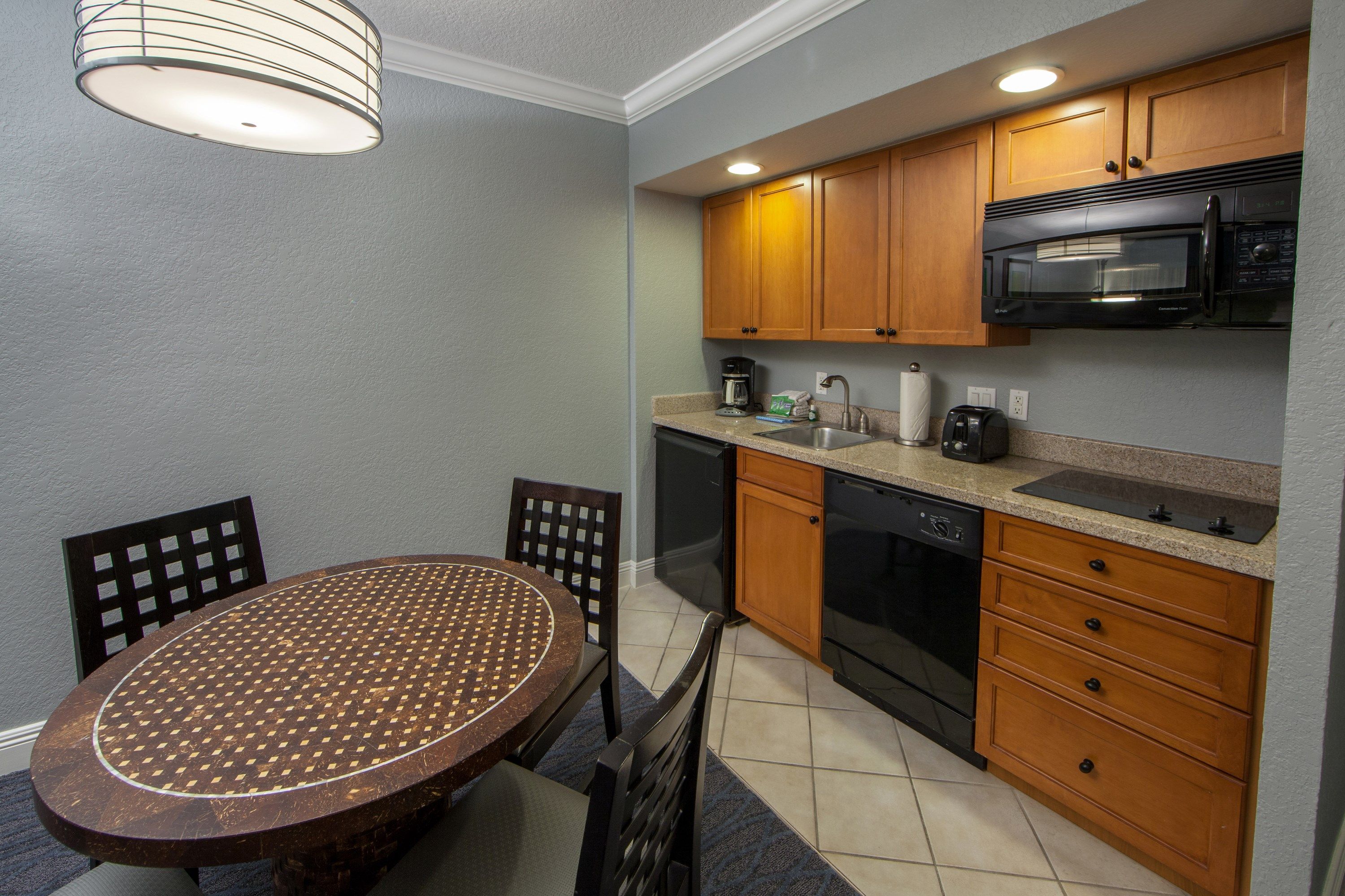 image Make a meal in the kitchenette.