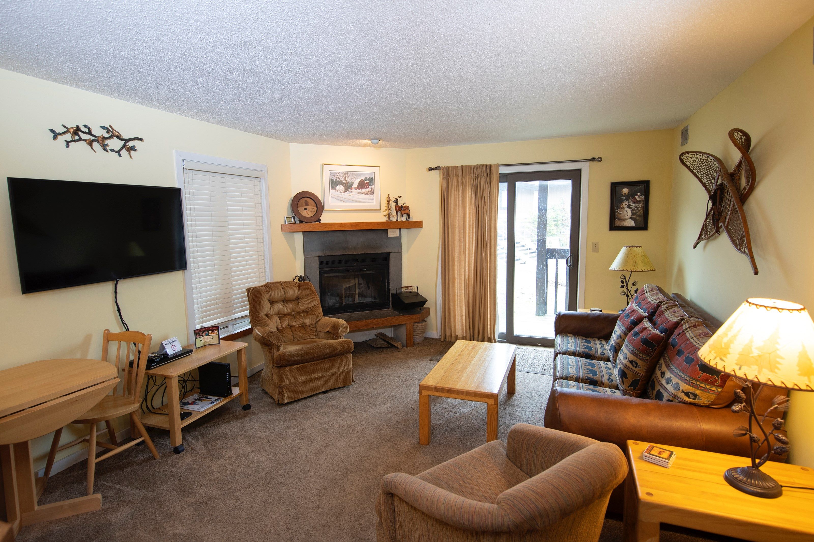 image Welcome to our cozy and charming condo in Okemo! (Please note that the decor varies)