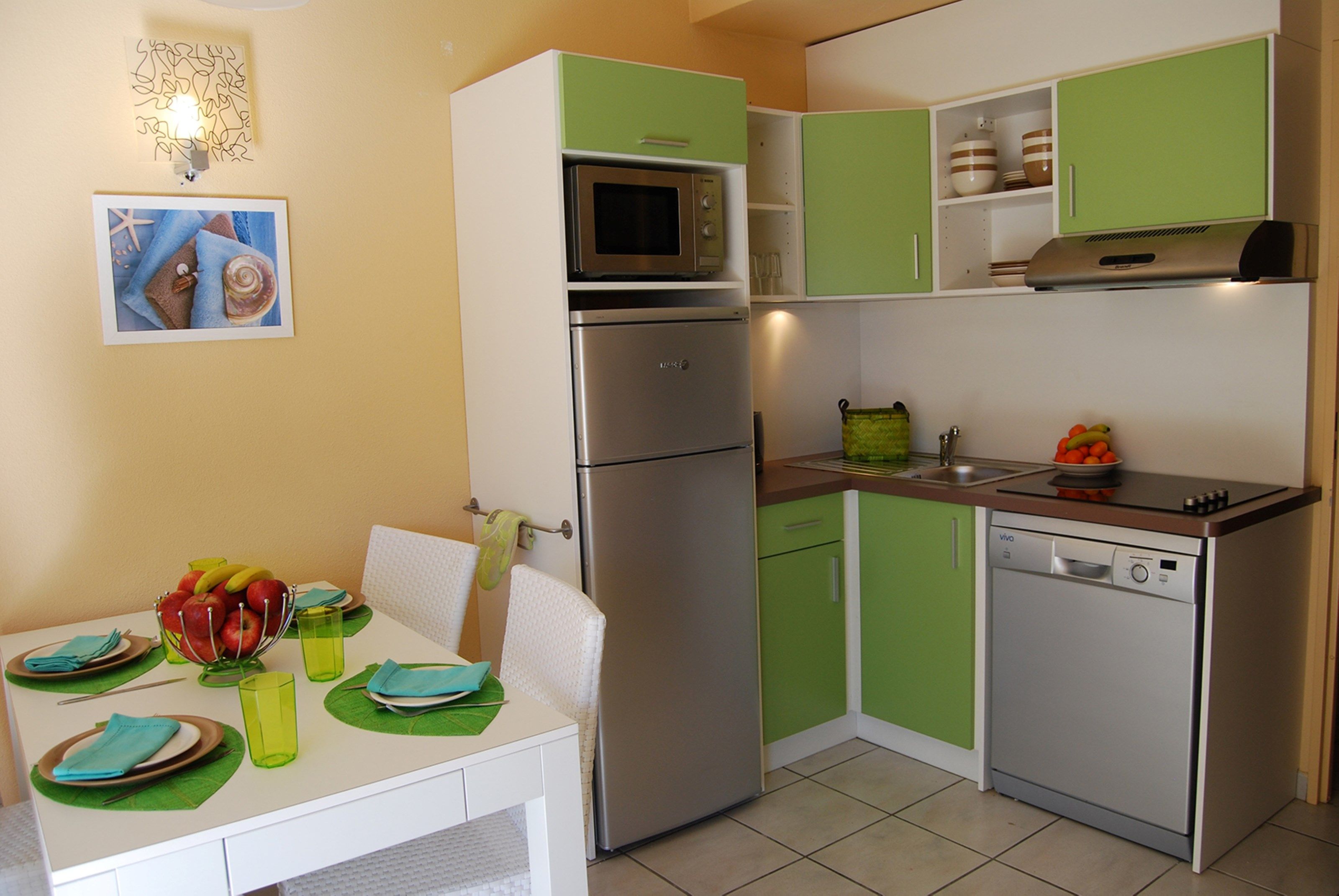 image Make a tasty snack in your own kitchenette!