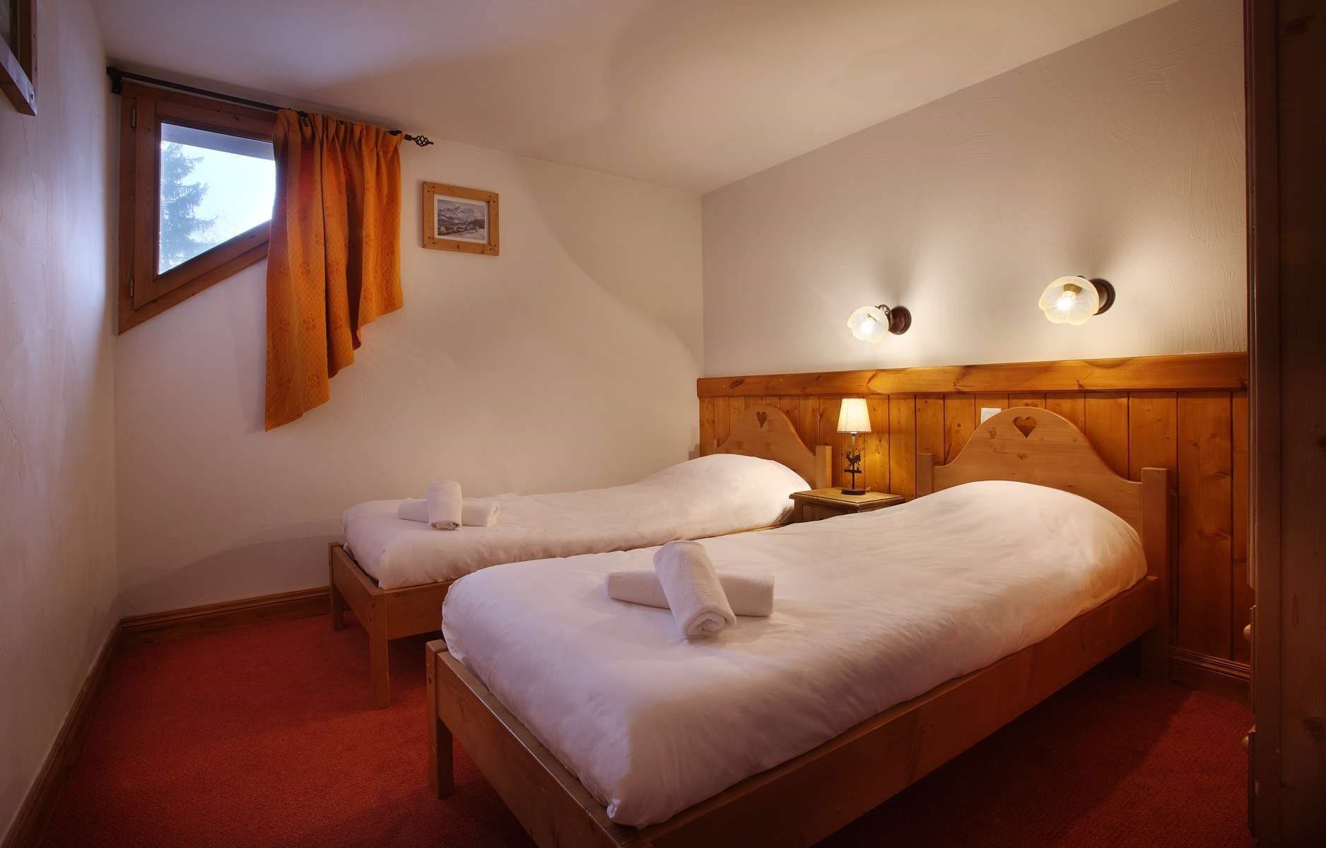 image Six bedrooms each contain 2 Single beds.