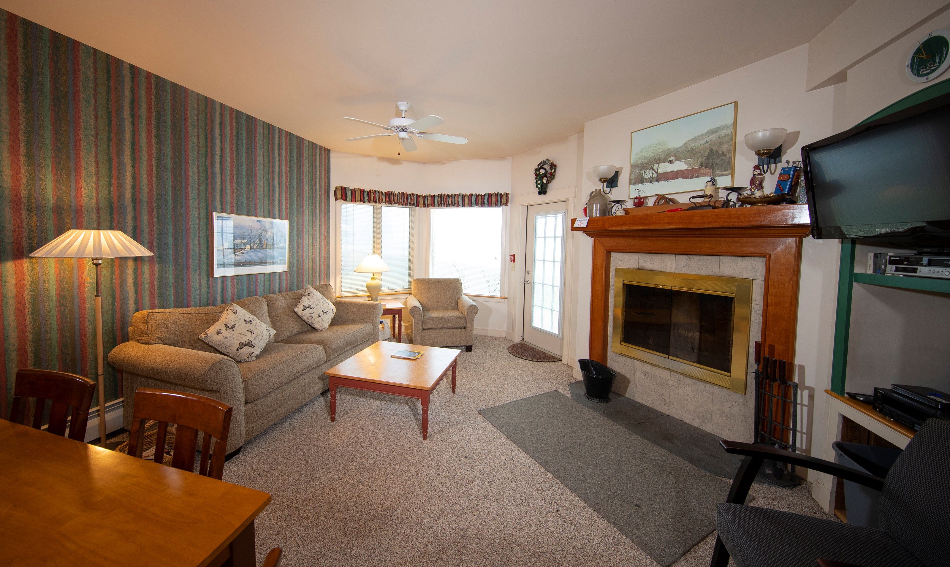 image Welcome to our cozy and charming mountainside suite! (Please note that decor may vary).