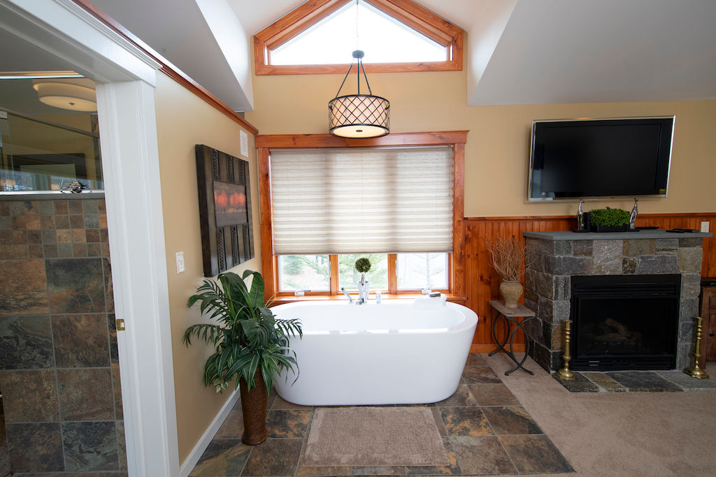 image Relax in the lovely soaker tub.