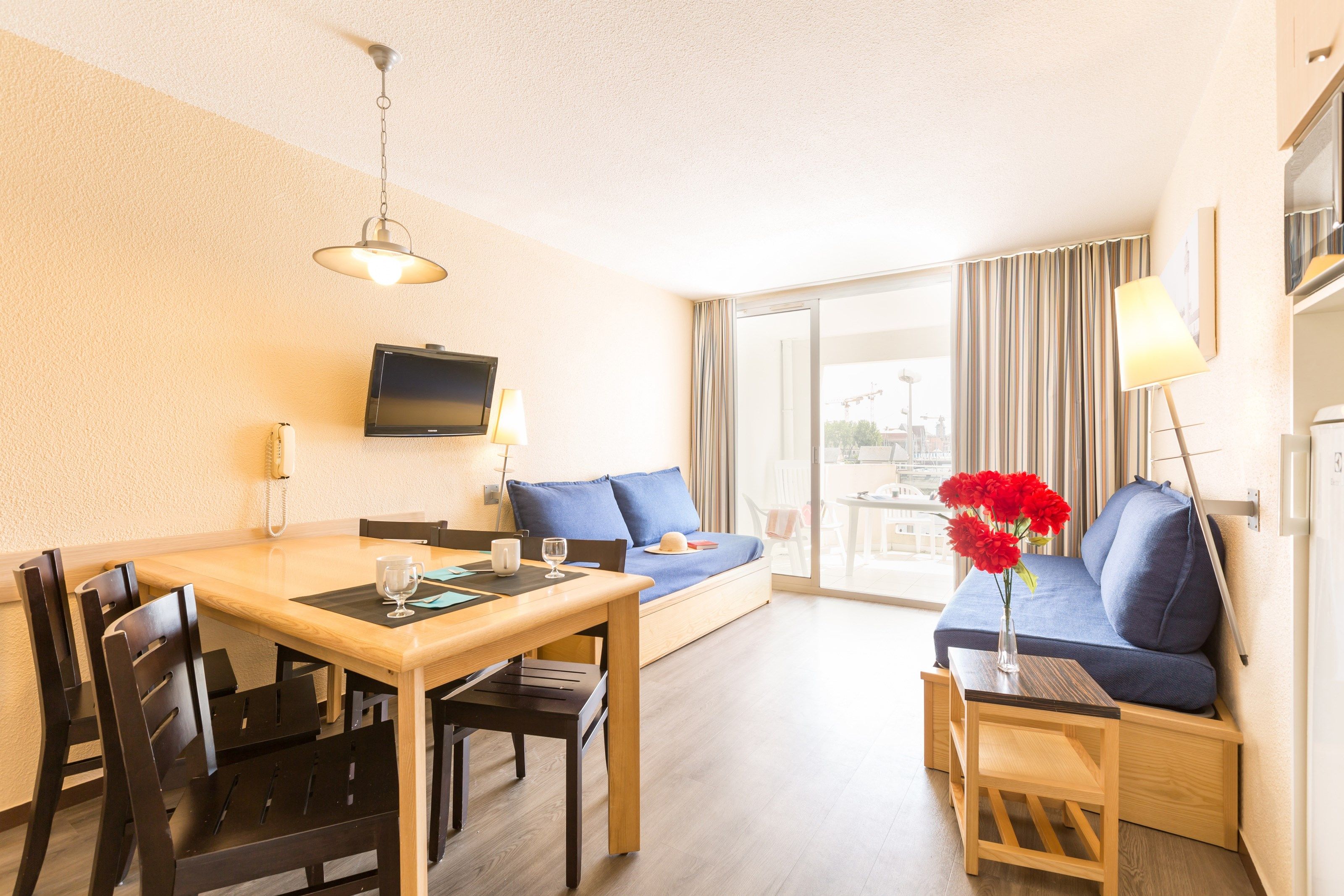 image Come and stay in our charming apartment by the beach!