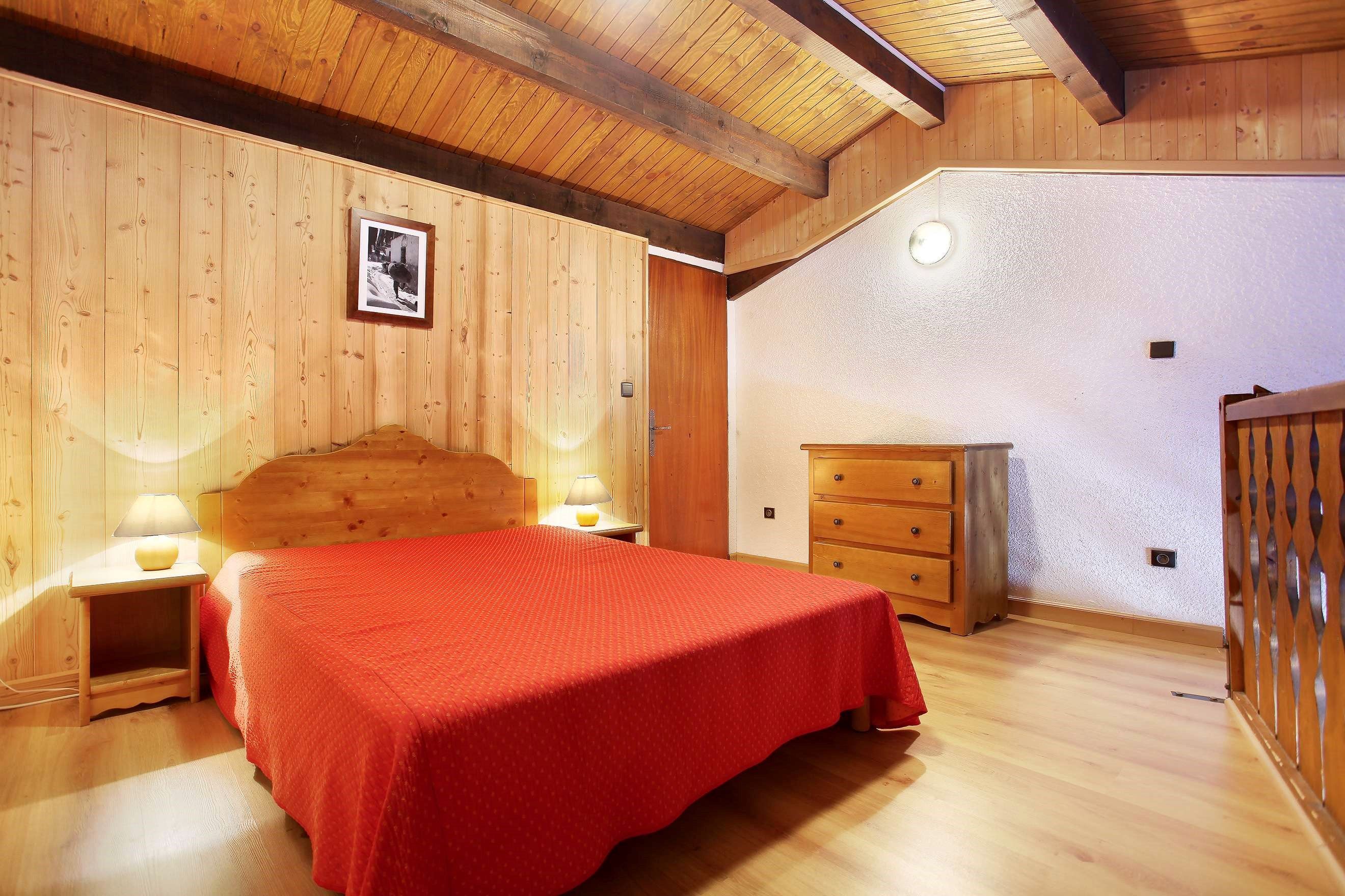image Drift to sleep in the comfortable Double bed in the bedroom.