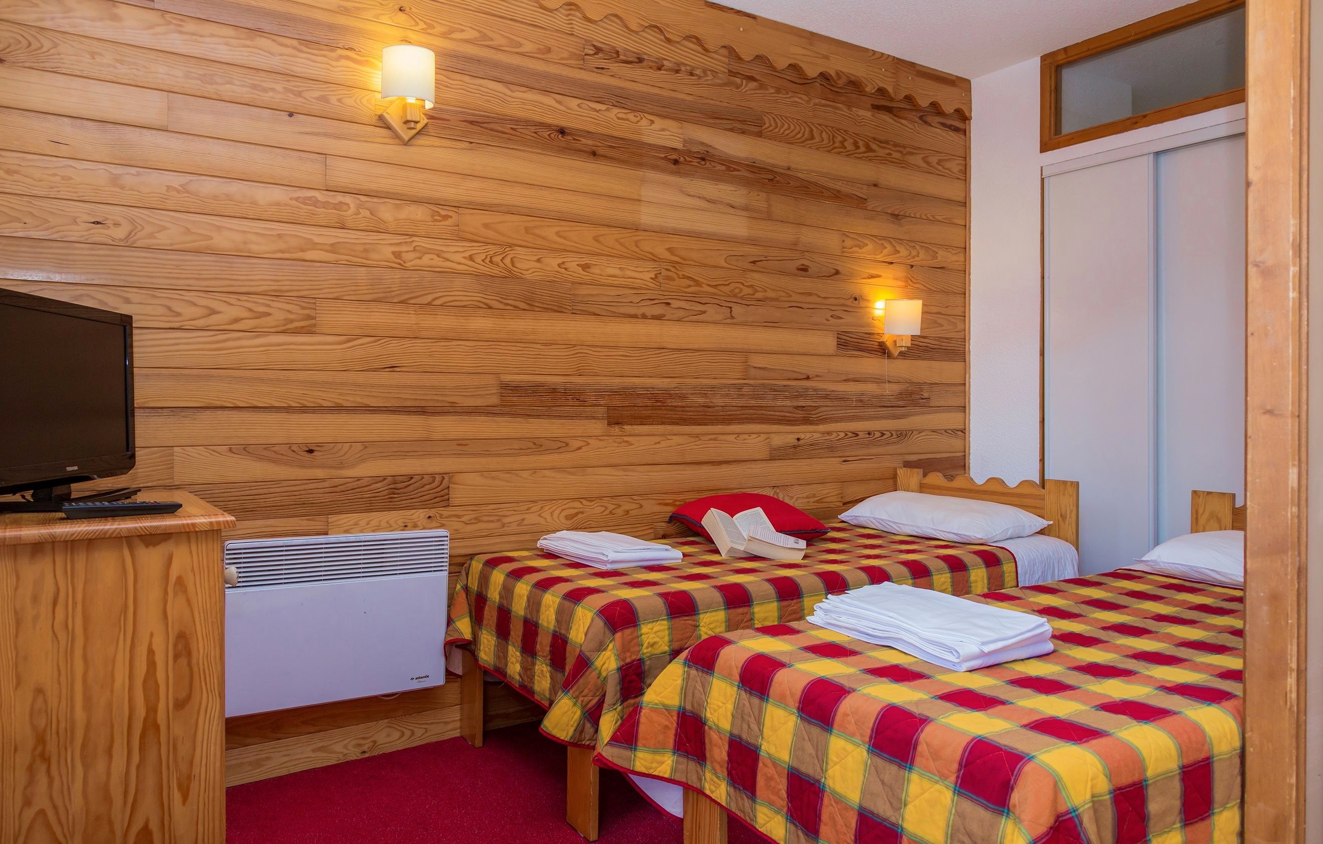 image The second bedroom features a variety of bedding options - please specify any preferences with our team and we will be happy to try and accommodate you!